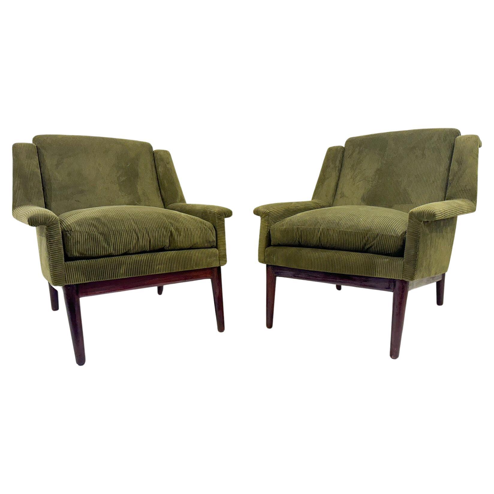 Mid-Century Modern Pair of Italian Armchairs, Green Velvet, 1960s For Sale