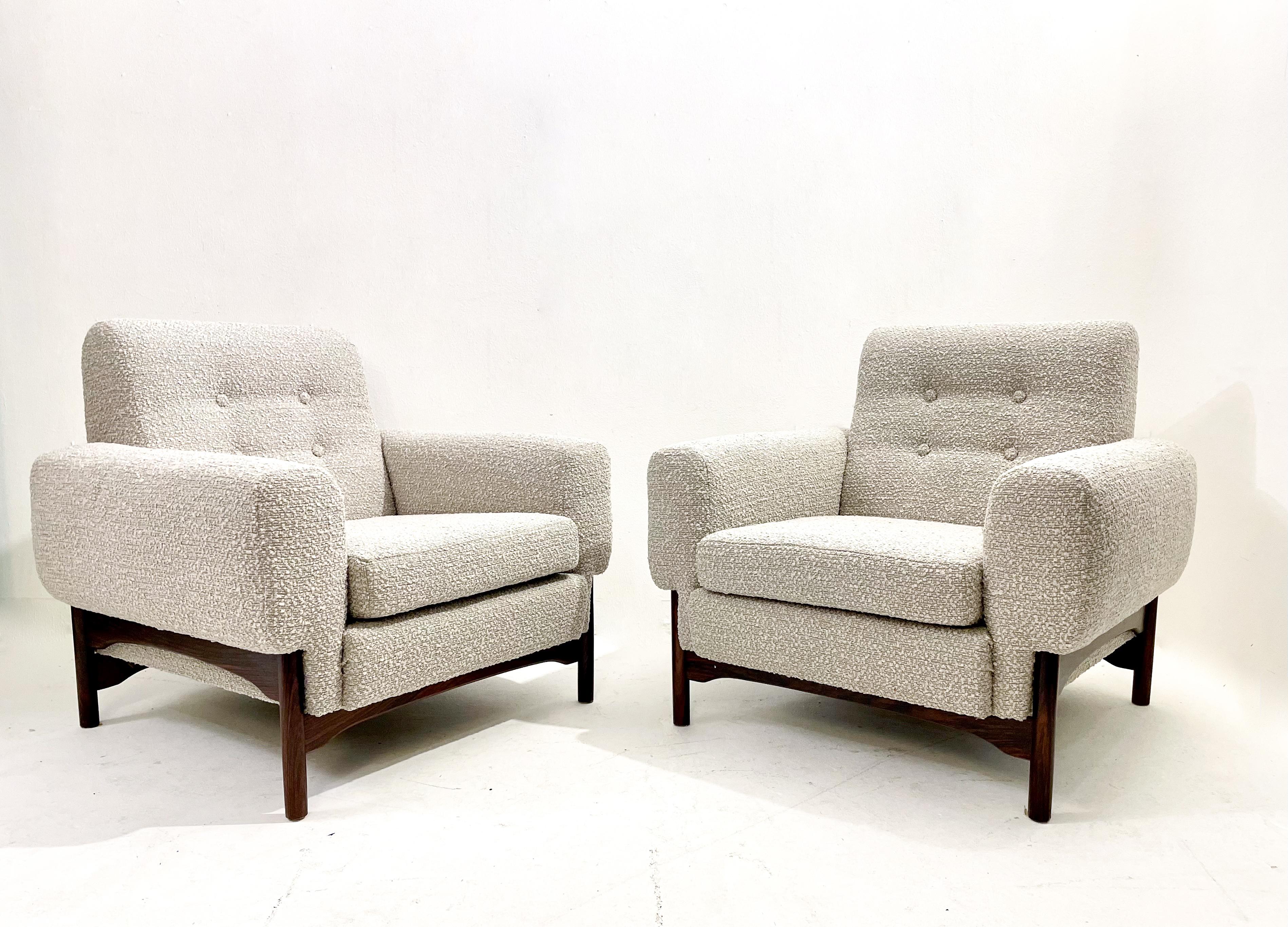 Paire de fauteuils italiens de style moderne du milieu du siècle, tissu gris, années 1960 - 2 paires disponibles.

  