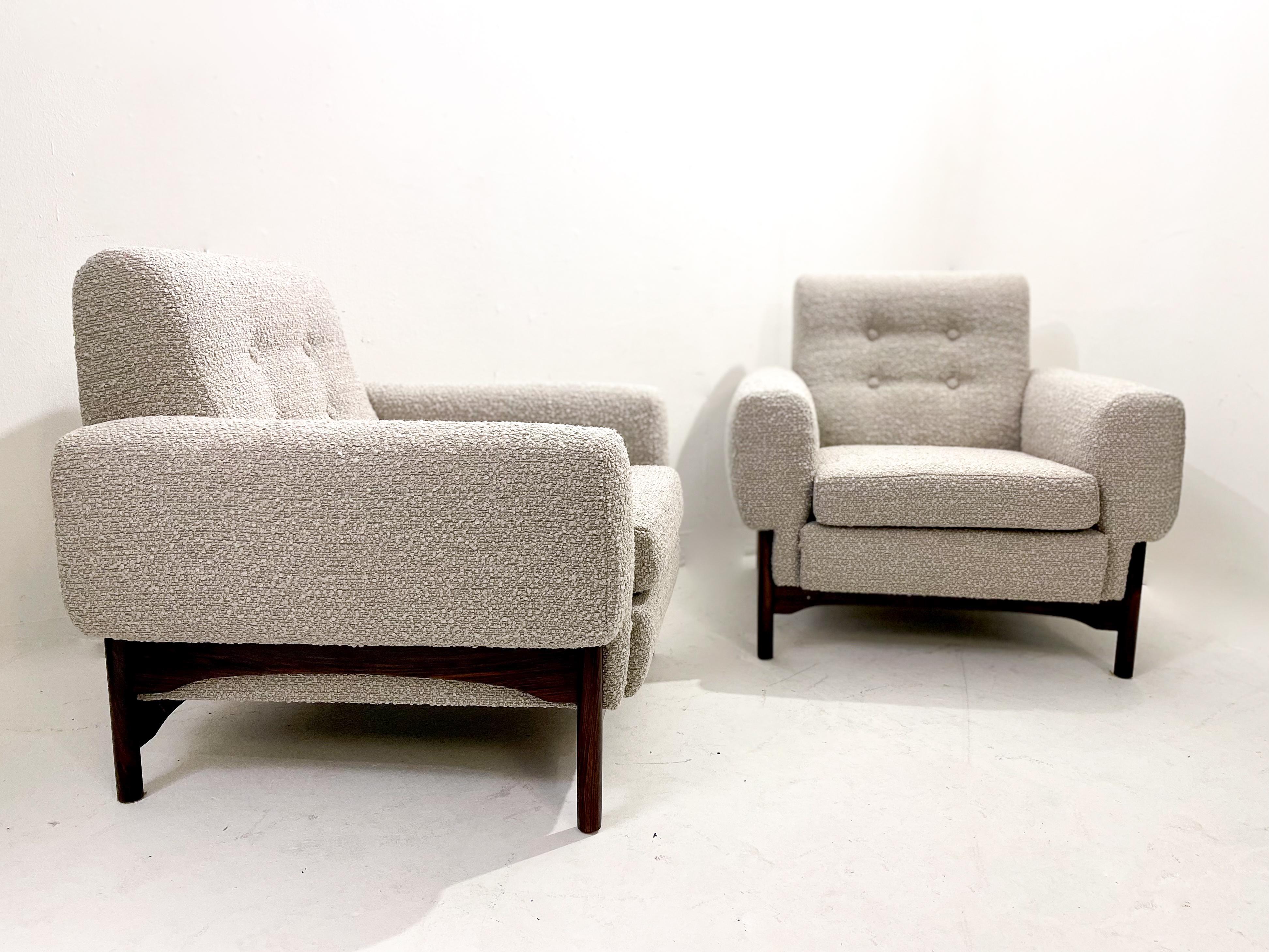 Bois Paire de fauteuils italiens modernes du milieu du siècle dernier, tissu gris, années 1960