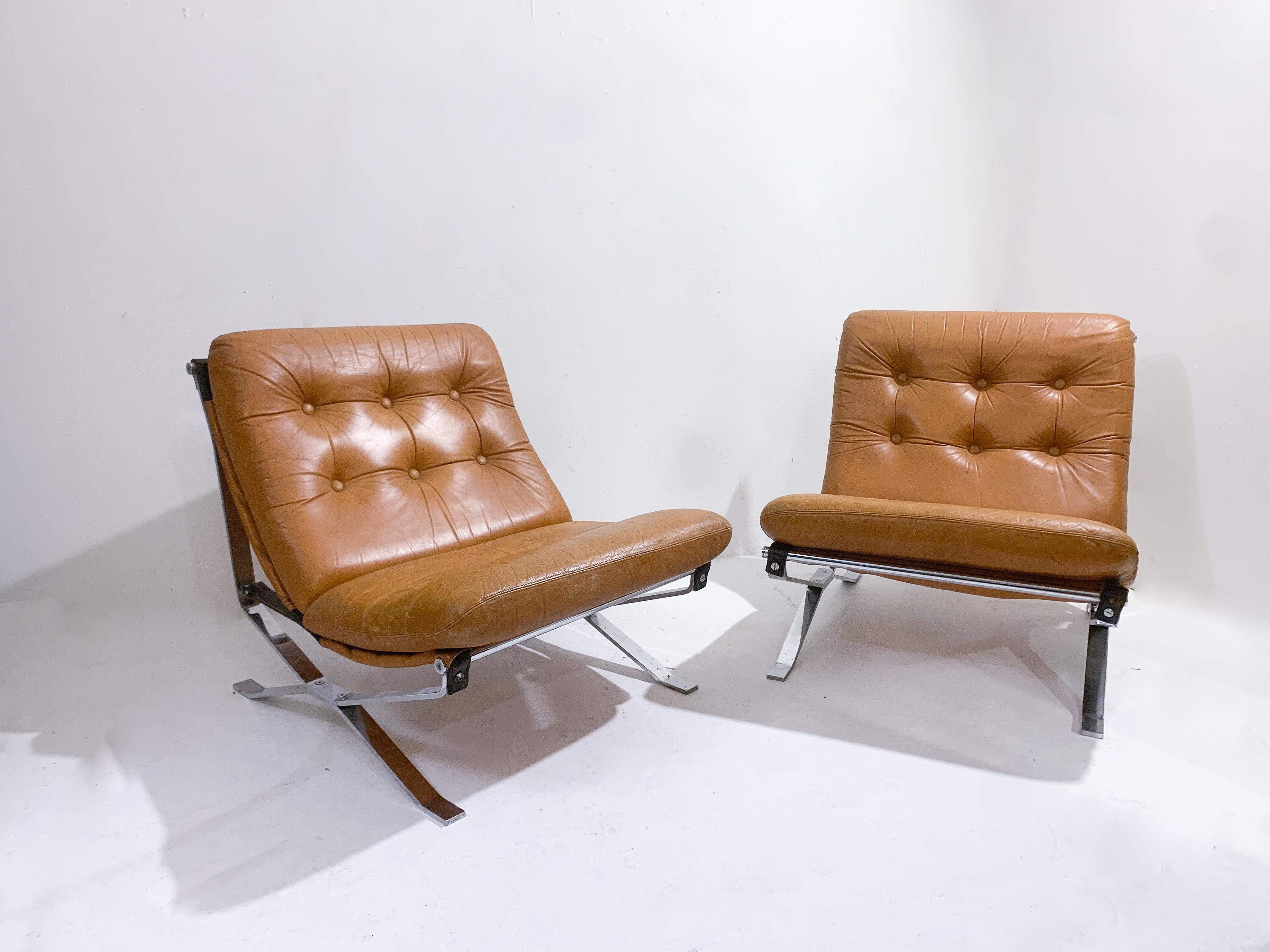 Mid-Century Modern Pair of Italian Armchairs, Original Leather, MIM, 1960s In Good Condition For Sale In Brussels, BE