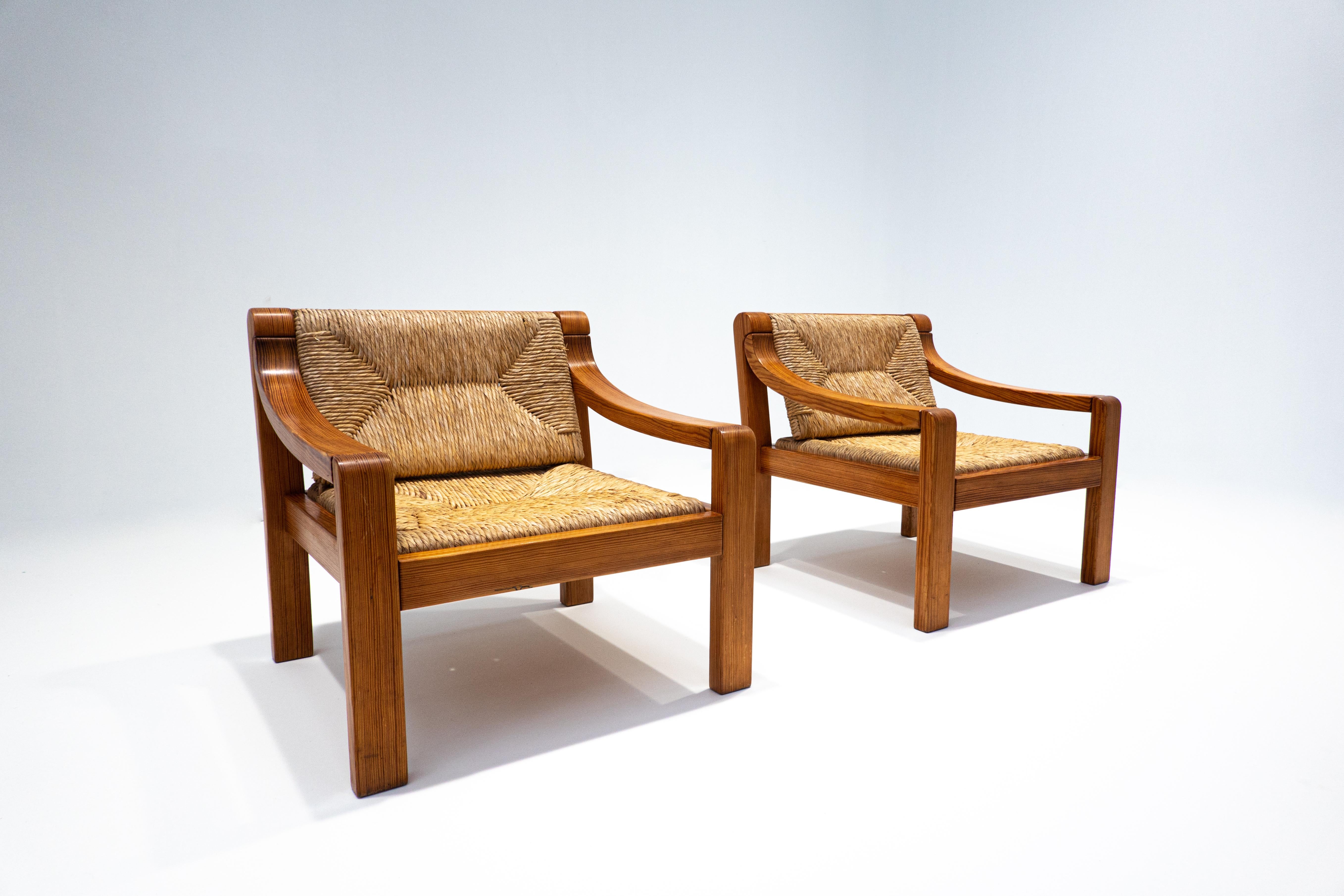Mid-Century Modern pair of Italian armchairs, Pine, 1960s.