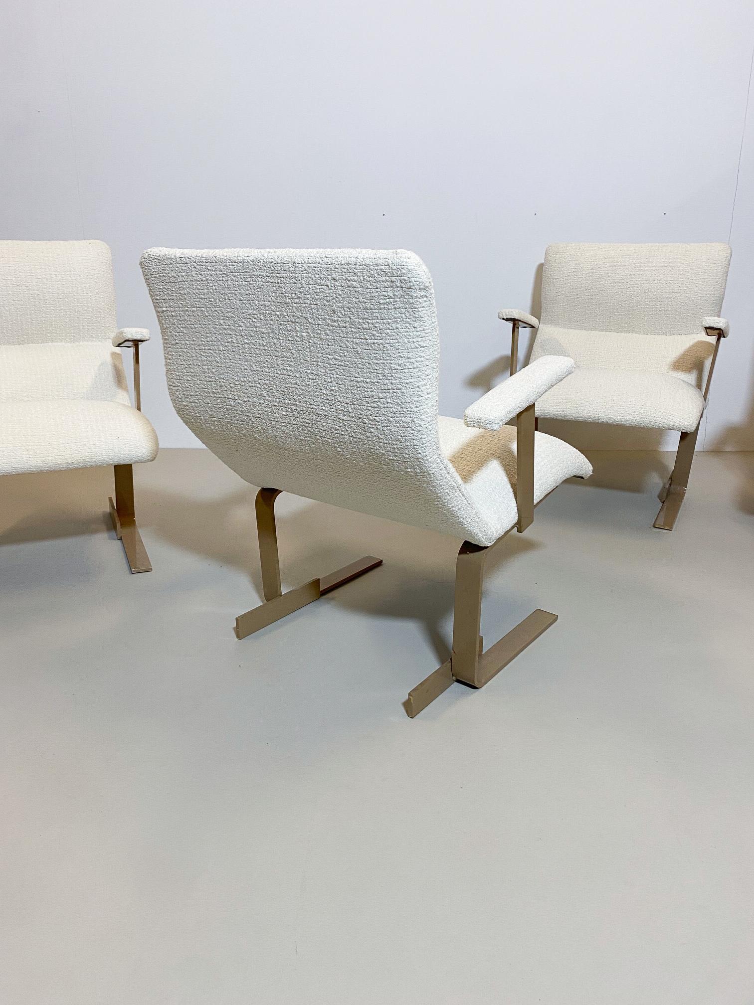 Mid-Century Modern Pair of Italian Armchairs, White Bouclette Fabric, 1970s For Sale 1
