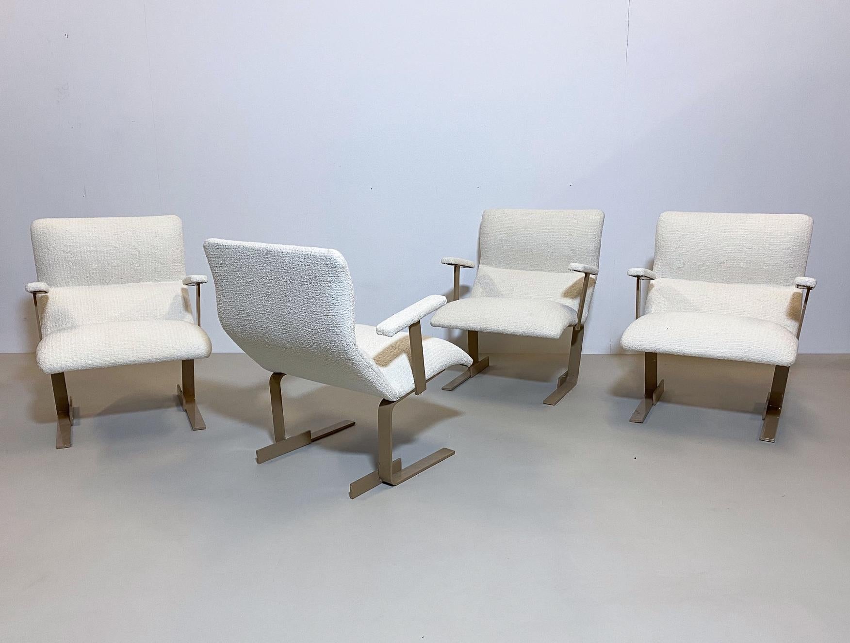 Coppia di poltrone italiane di metà secolo, tessuto Bouclette bianco, anni '70 in vendita 1