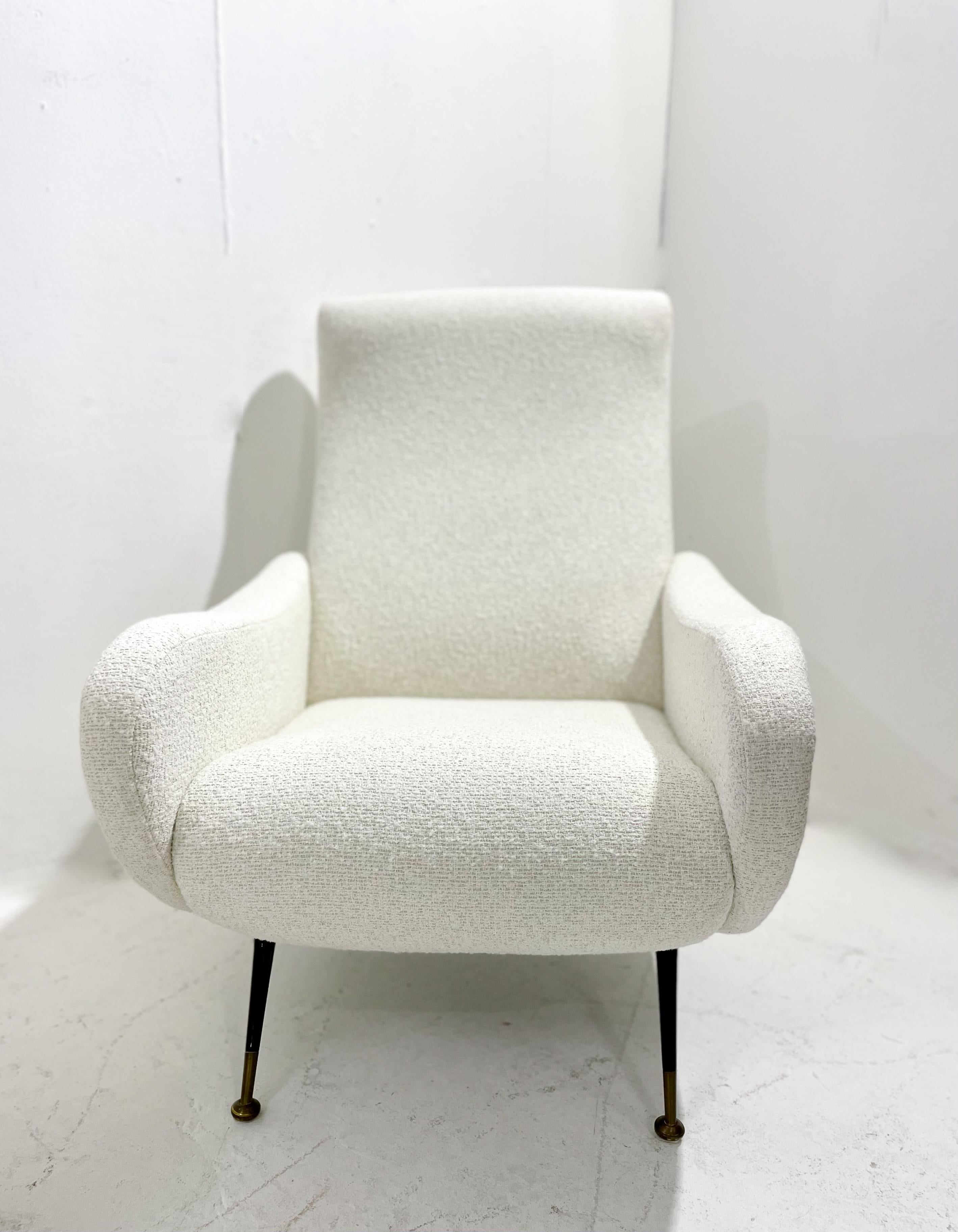 Mid-Century Modern pair of Italian armchairs, white fabric, 1950s.
New upholstery.