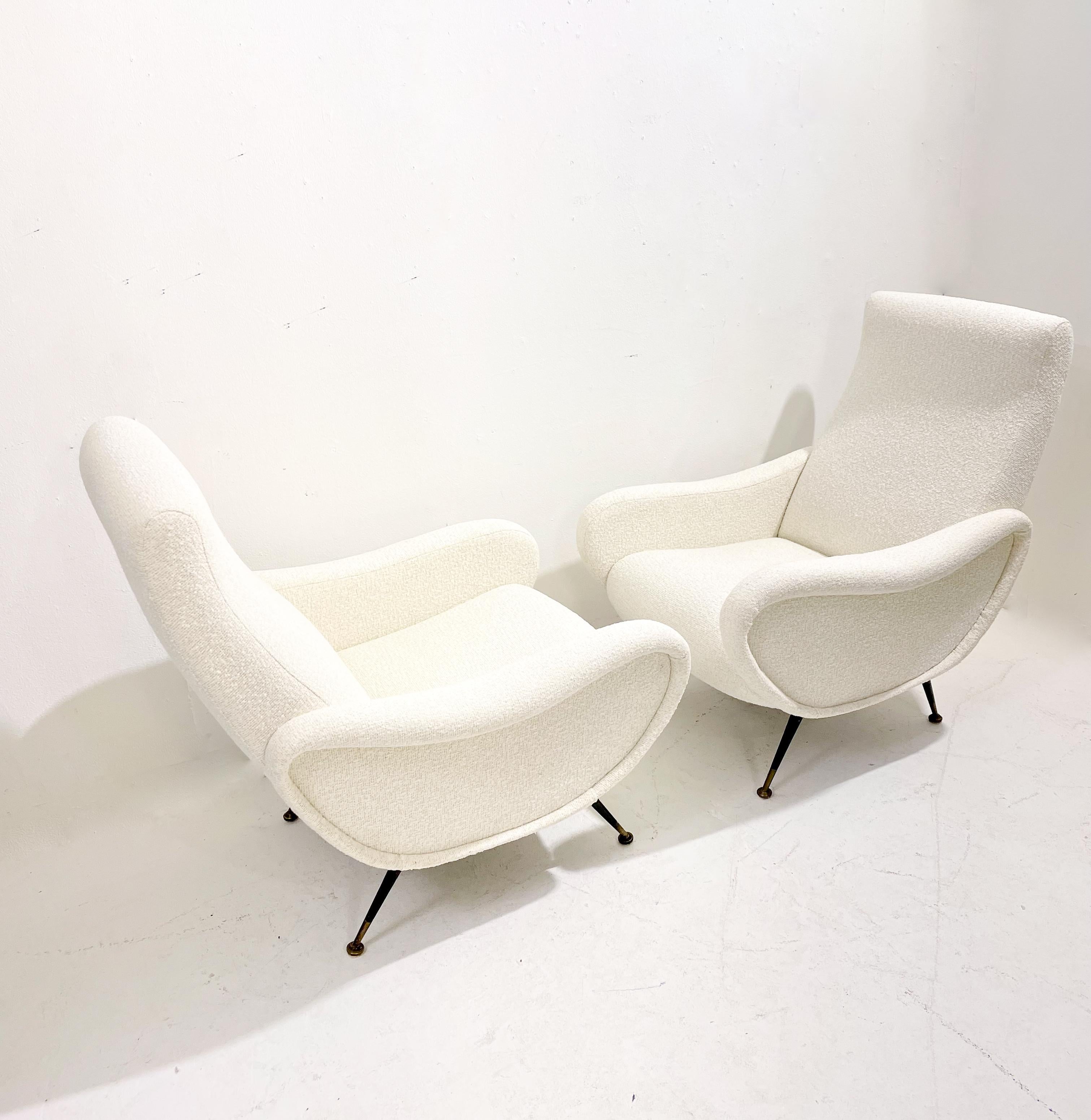 Pareja de sillones italianos modernos de mediados de siglo, tela blanca, años 50 en Bueno estado para la venta en Brussels, BE
