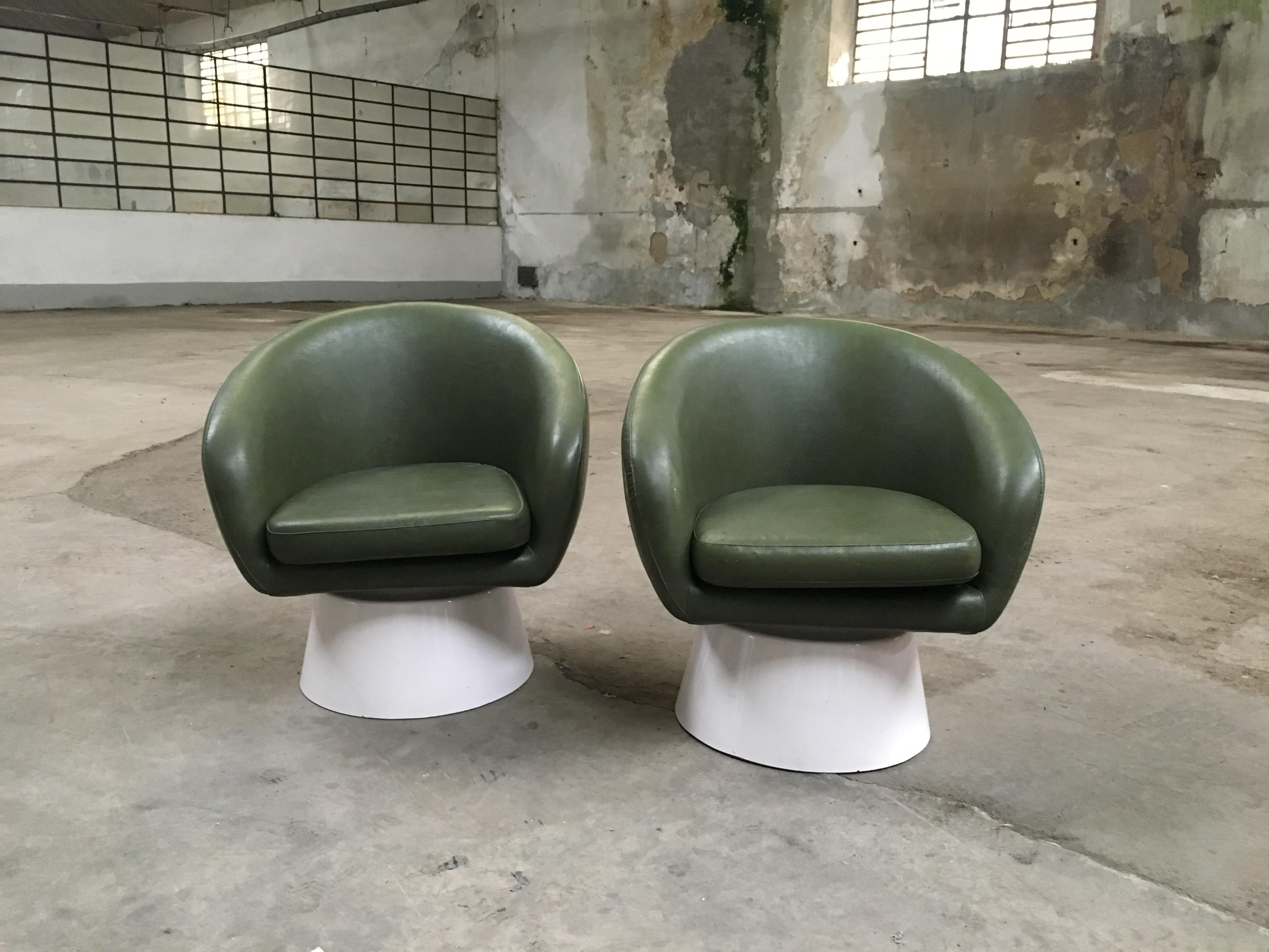 Late 20th Century Mid-Century Modern Pair of Italian Armchairs with Wooden Base from 1970s