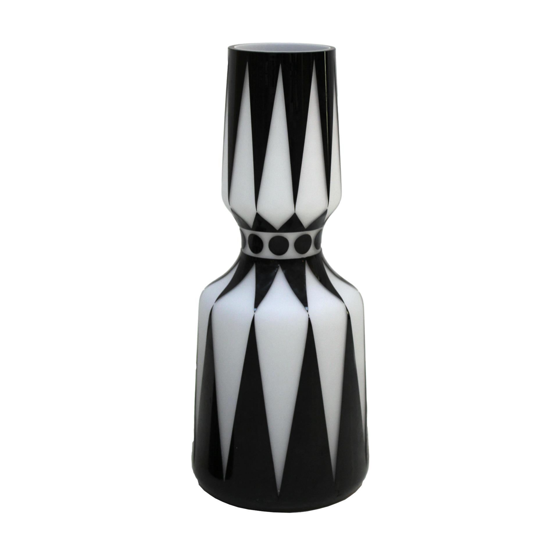 Fin du 20e siècle The Modernity Paire de vases italiens en verre avec motif géométral sculpté à la main en vente