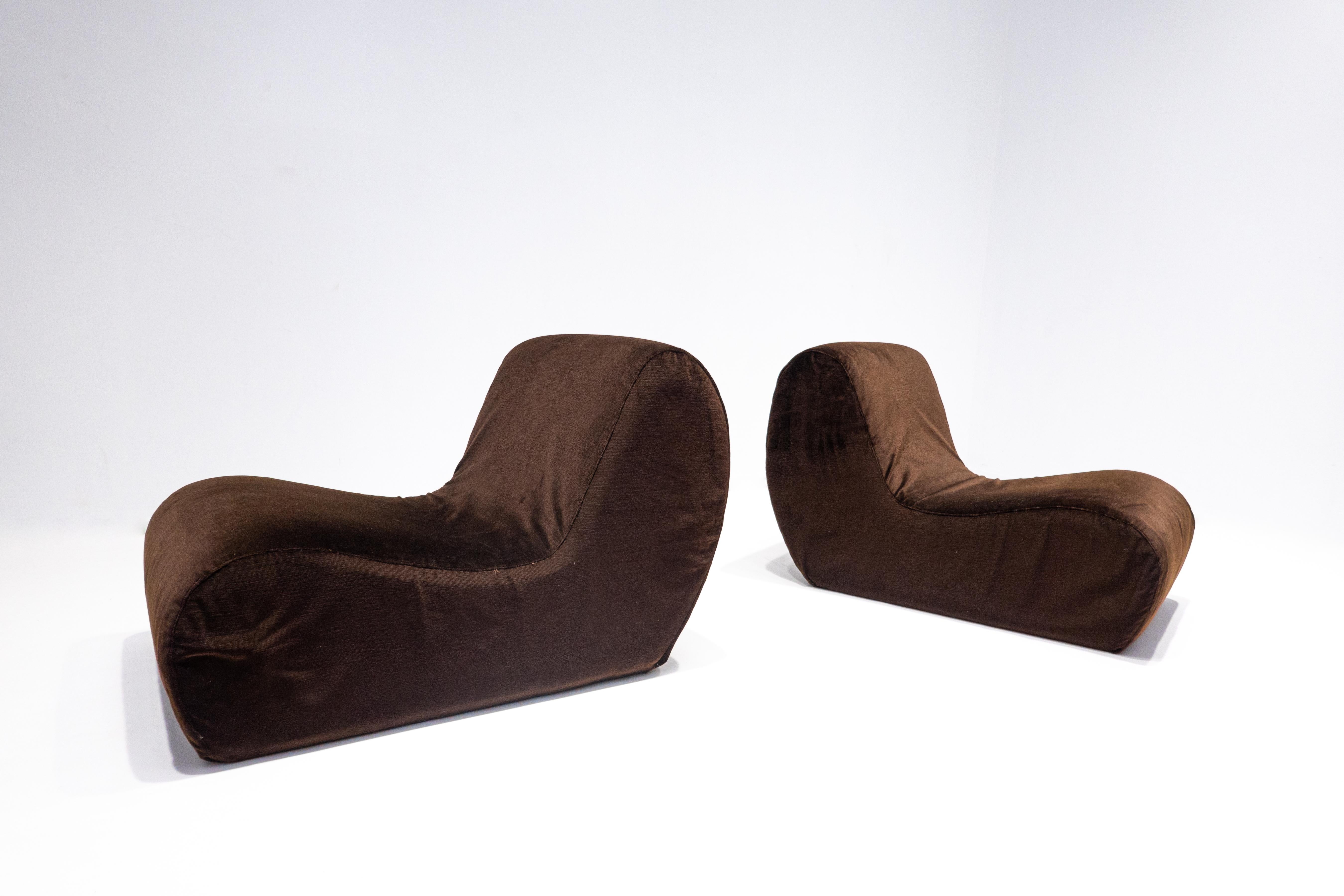 Mid-Century Modern pair of Italian lounge chairs, brown velvet, 1960s.