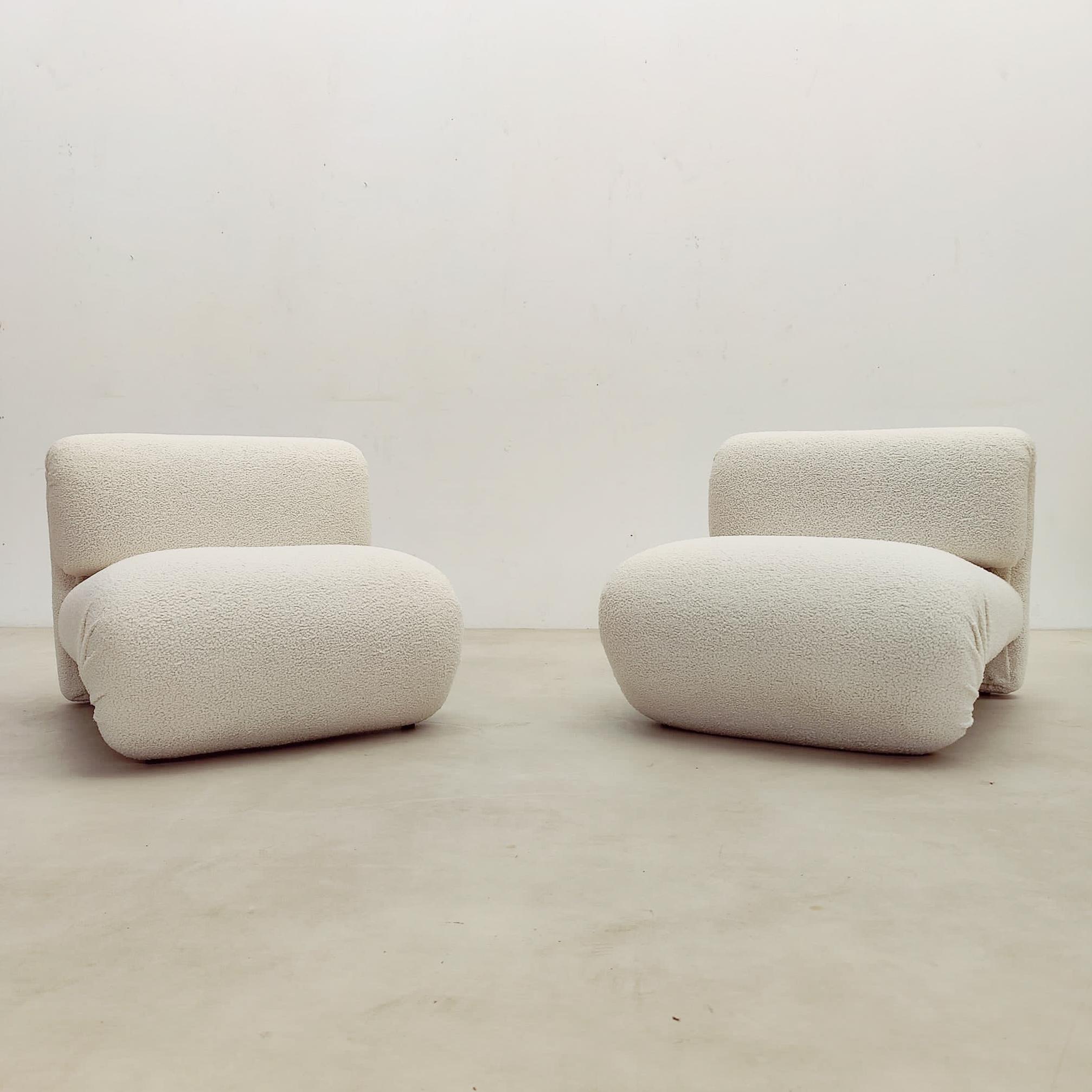 Mid-Century Modern Pair of Italian Lounge Chairs, White Boucle Fabric, 1960s 1