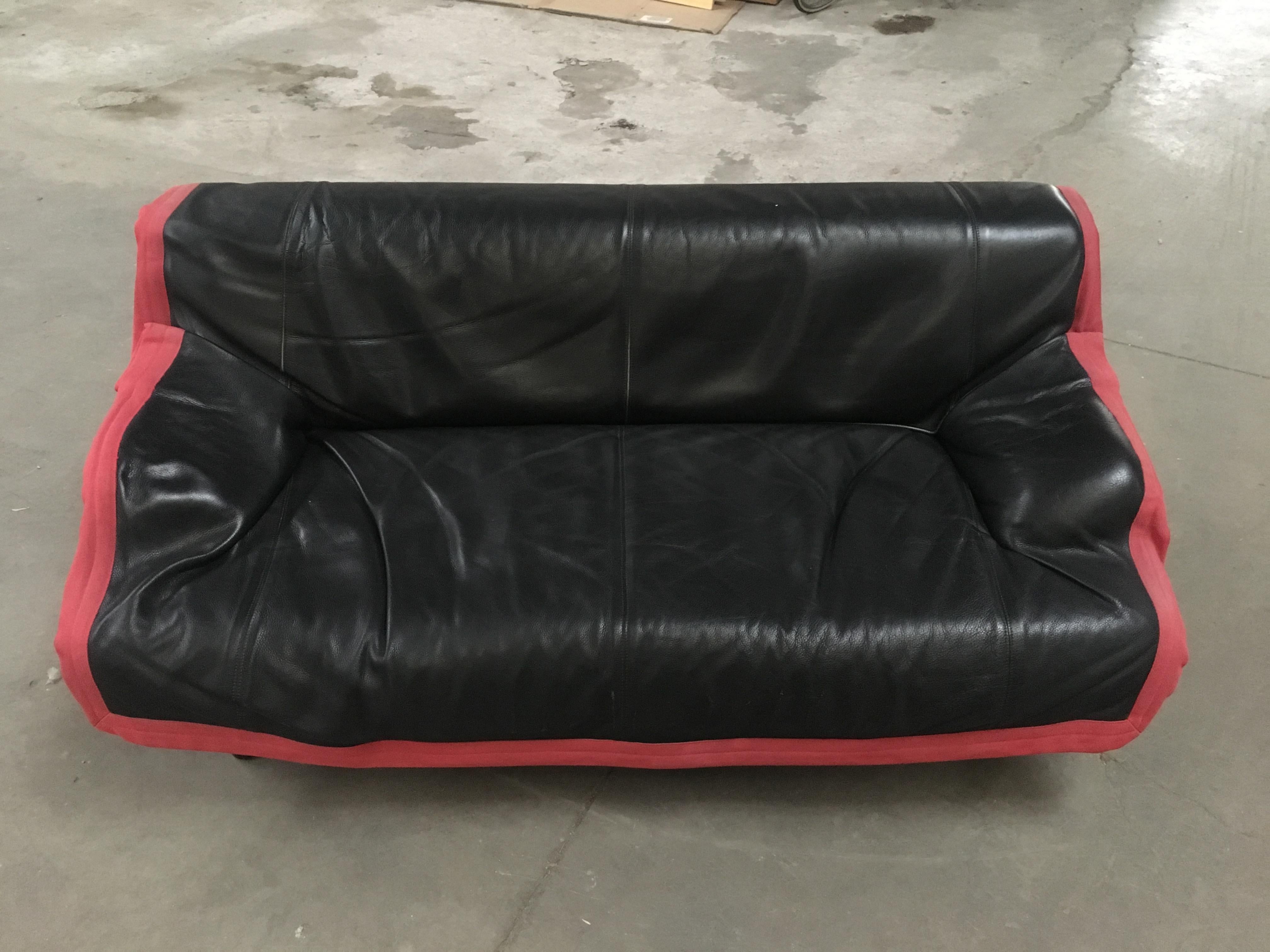 Mid-Century Modern Pair of Italian Sindbad Cassina Leather Sofas by Magistretti In Good Condition In Prato, IT