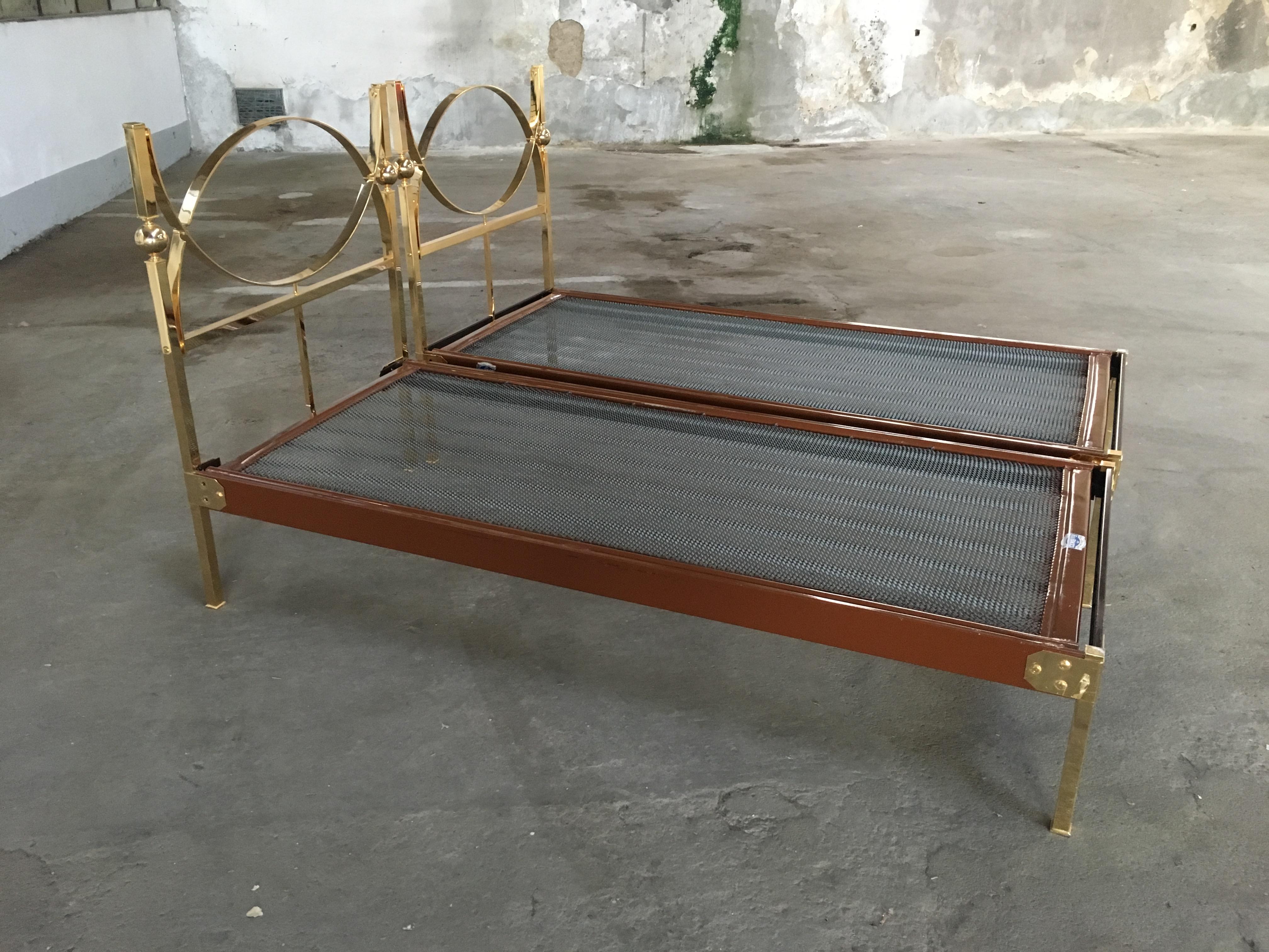 Mid-20th Century Mid-Century Modern Pair of Italian Single Beds with Gilt Headboard, 1960s For Sale