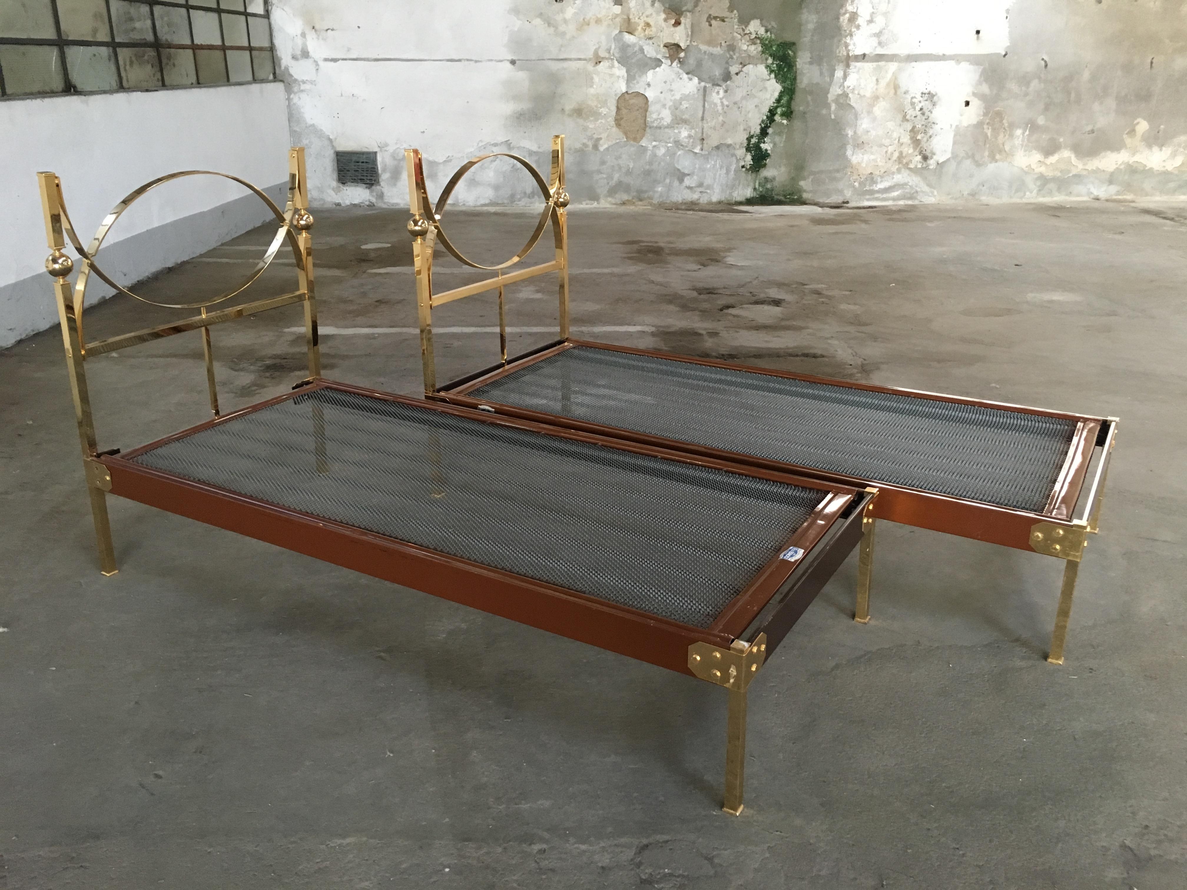 Metal Mid-Century Modern Pair of Italian Single Beds with Gilt Headboard, 1960s For Sale
