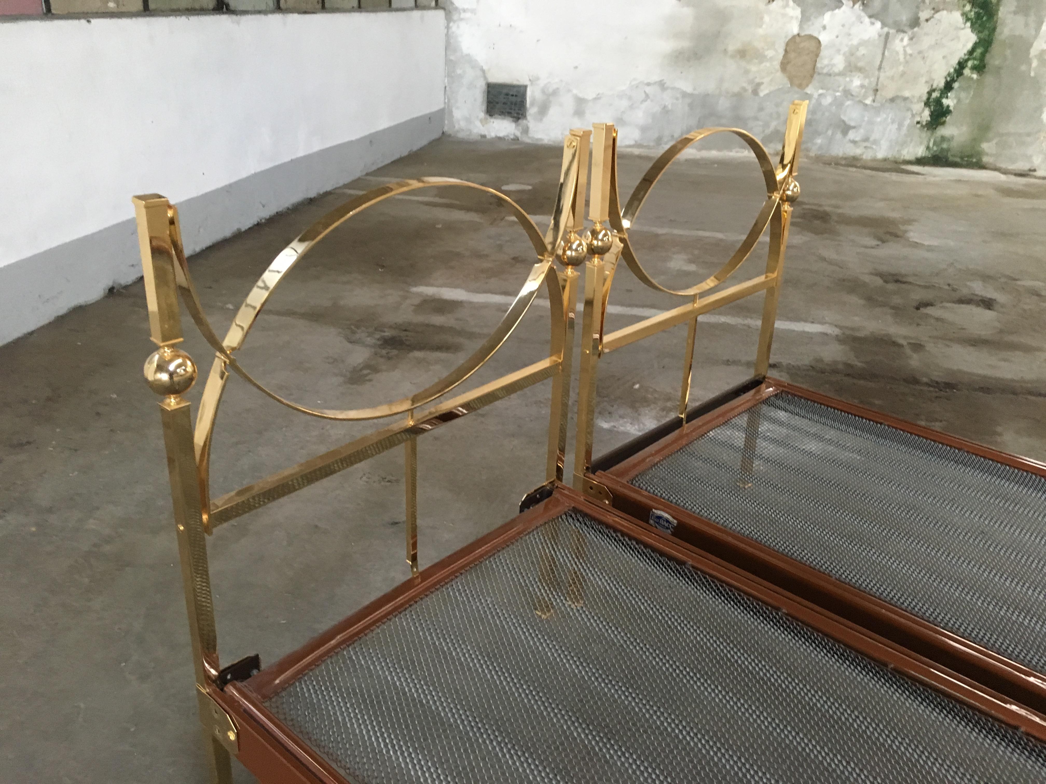 Mid-Century Modern Pair of Italian Single Beds with Gilt Headboard, 1960s For Sale 2