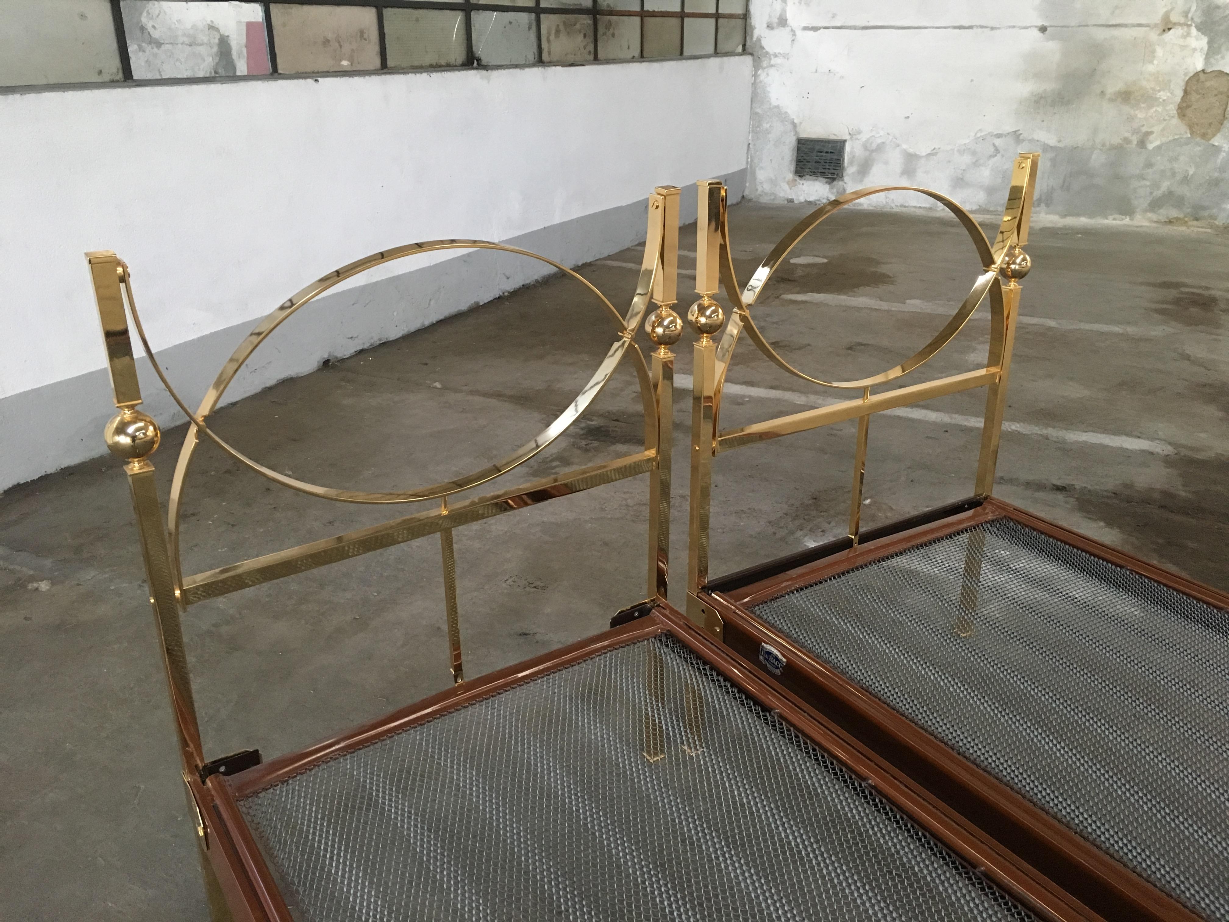 Mid-Century Modern Pair of Italian Single Beds with Gilt Headboard and Feet 1960 8