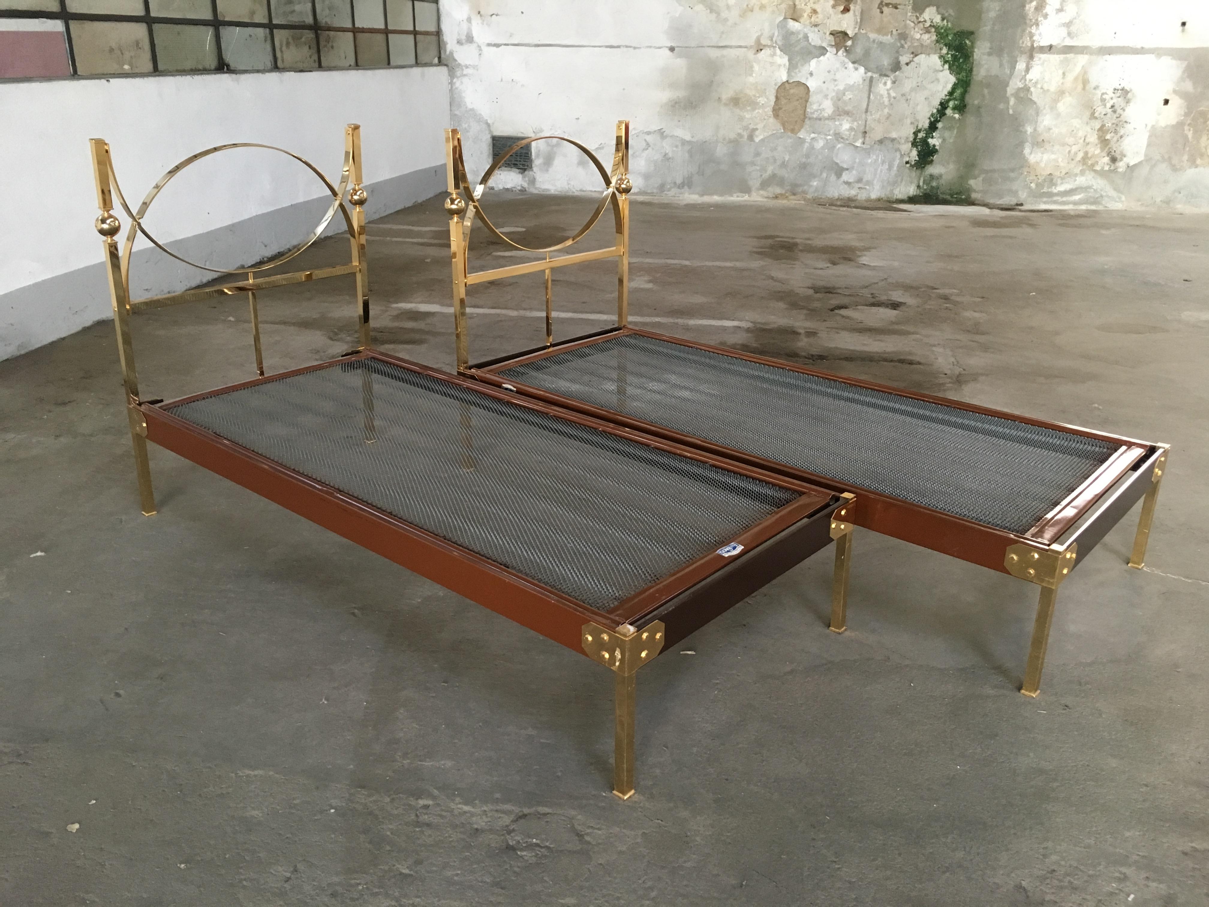 Mid-Century Modern Pair of Italian Single Beds with Gilt Headboard and Feet 1960 5