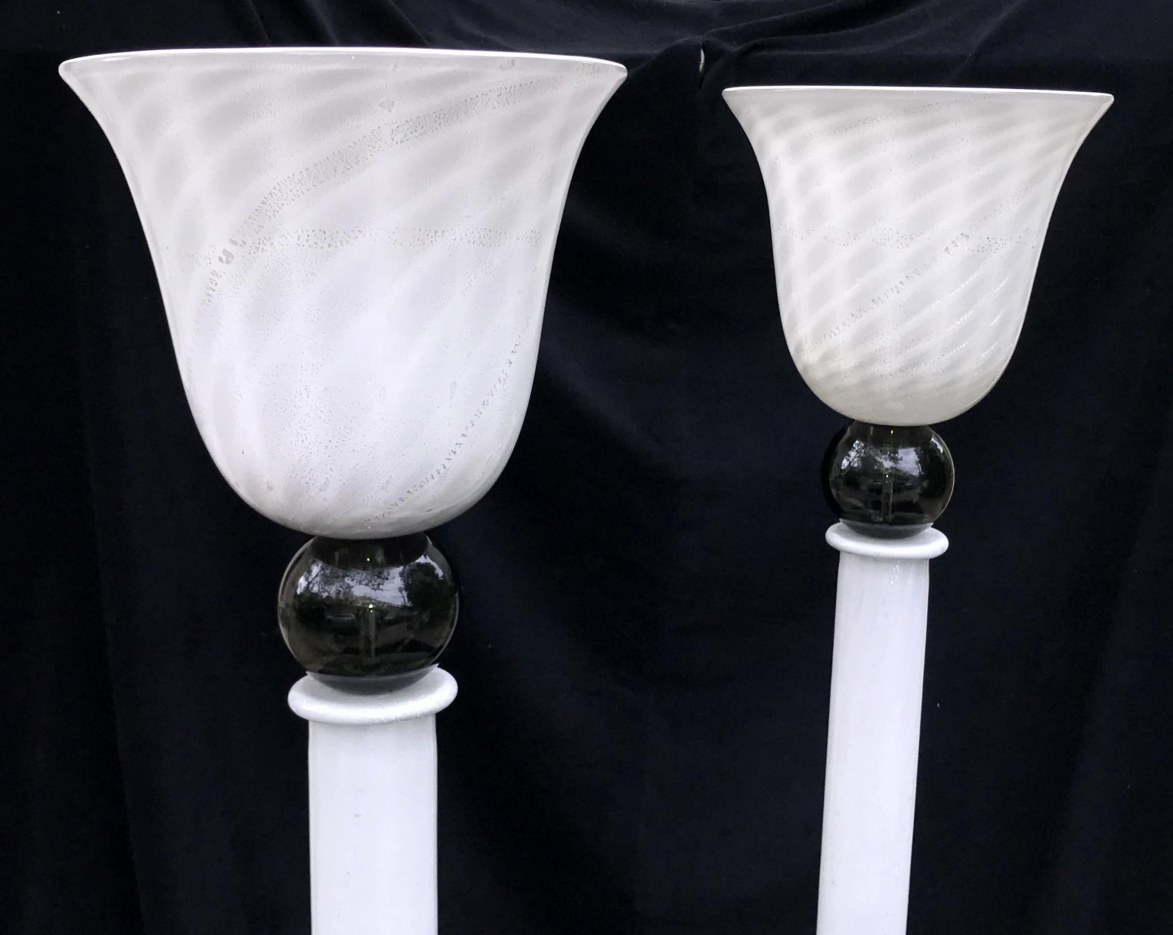 Mid-Century Modern Pair of Italian Swirl White Black Murano Glass Floor Lamps In Good Condition In Roslyn, NY