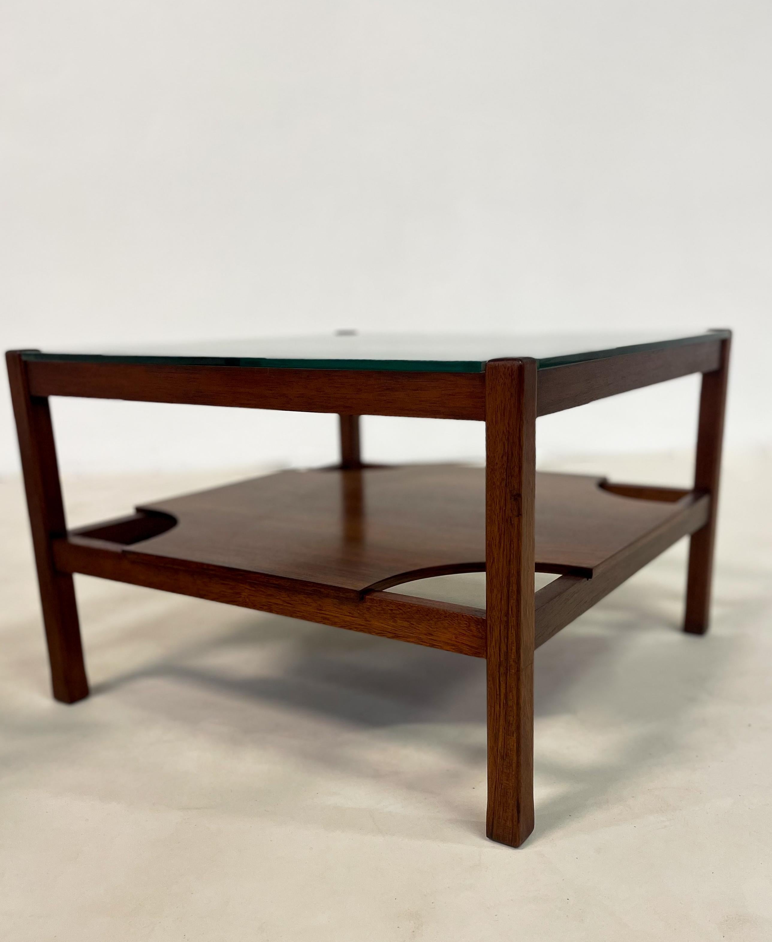 Mid-Century Modern Pair of Italian Wooden Side Table, 1960s 2