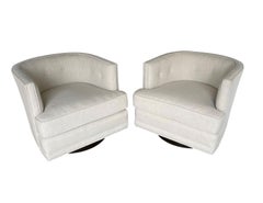 Paire de fauteuils pivotants Boucl en ivoire, de style moderne du milieu du siècle dernier