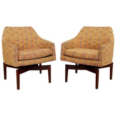 Mid-Century Modern Pair of Jens Risom Walnut Swivel Armchairs Knoll, 1960s