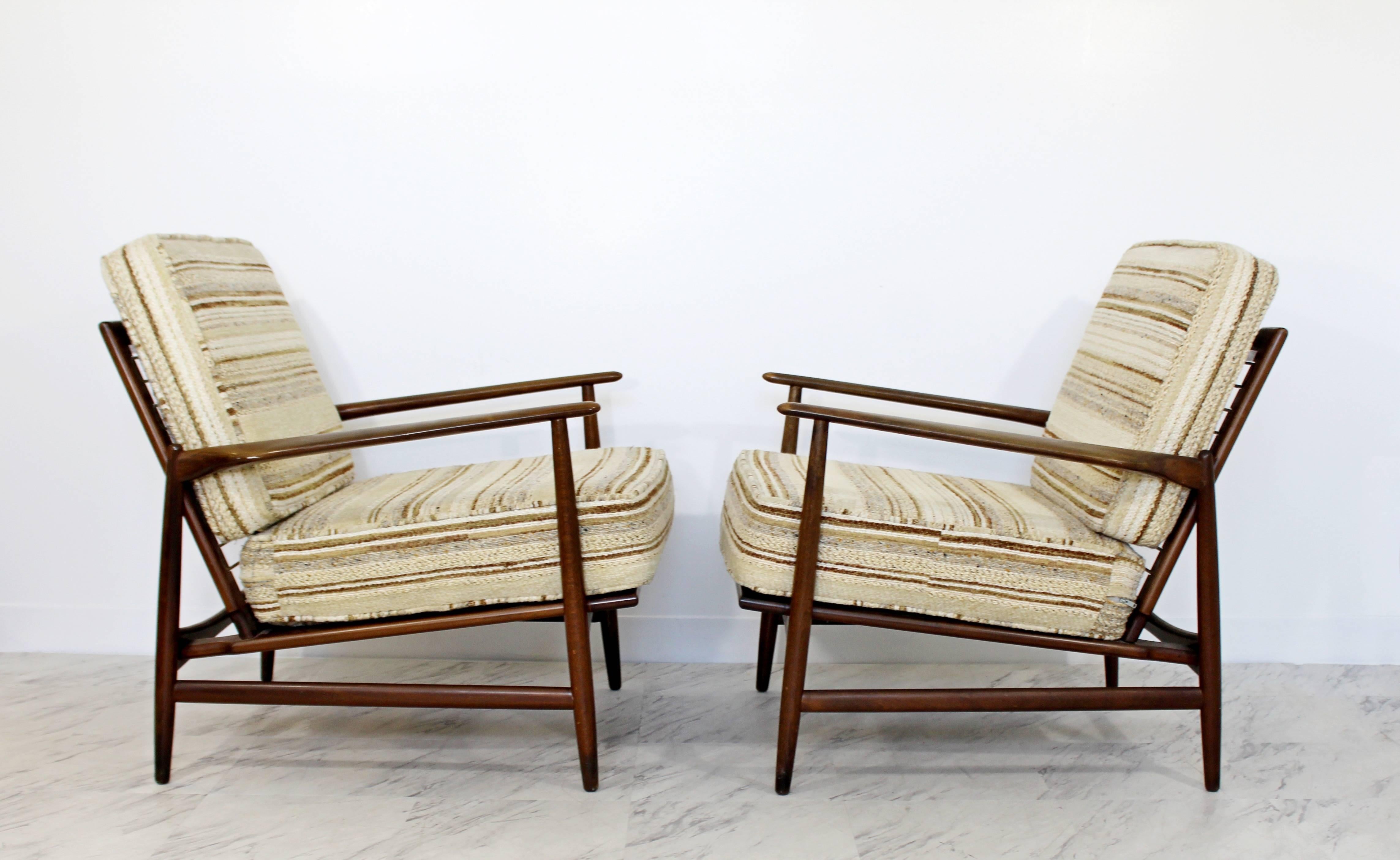 Mid-Century Modern Pair of Kofod-Larsen Selig Lounge Armchairs Denmark, 1960s In Good Condition In Keego Harbor, MI