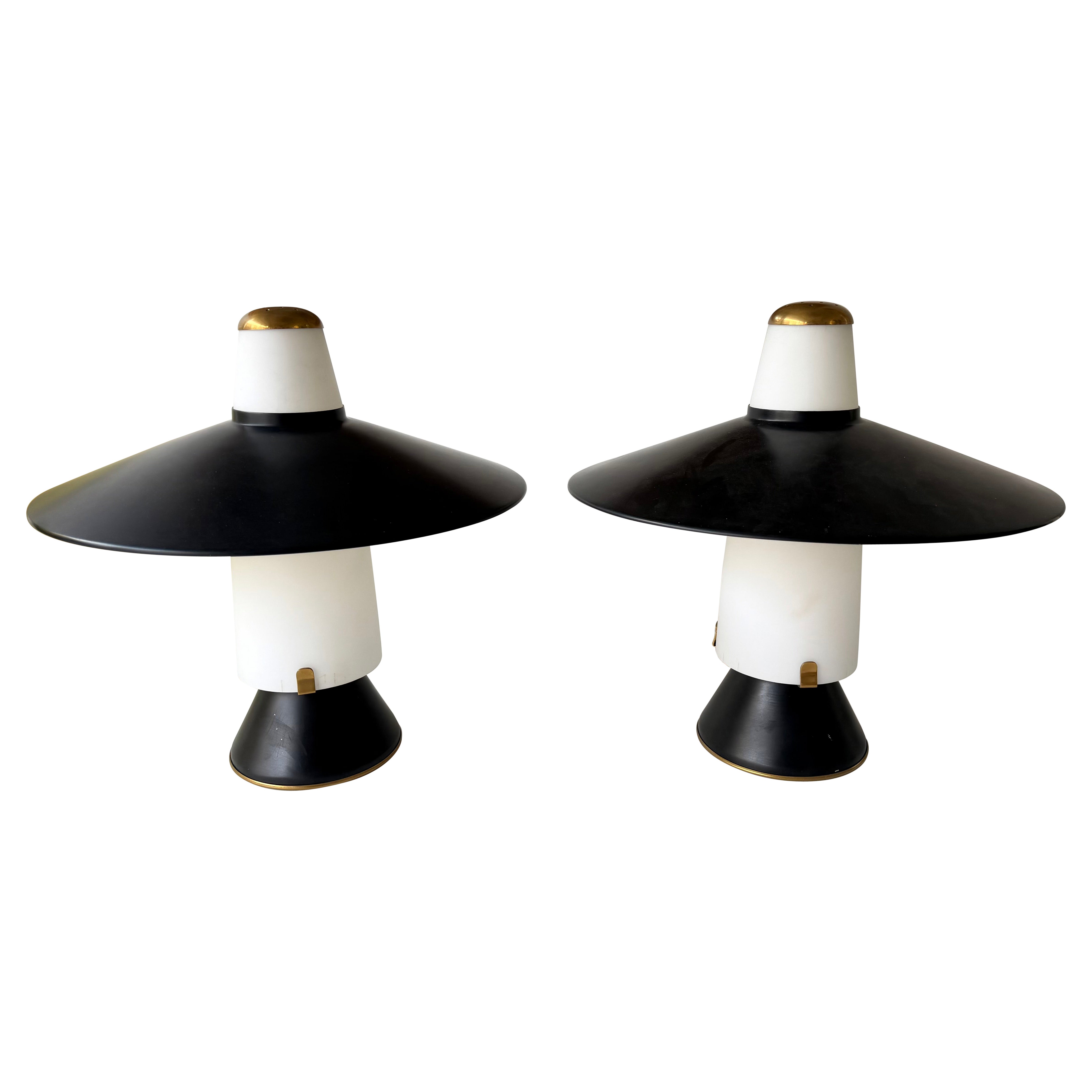 Mid-Century Modern Pair of Lamps Brass Lacquered Metal by Stilnovo. Italy, 1950s