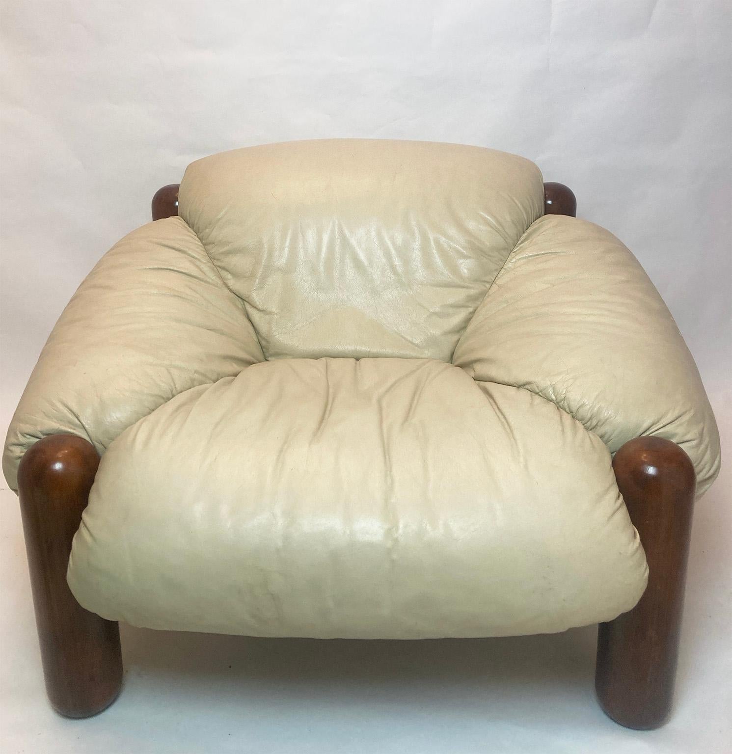 Mid Century Modern Pair of Large Comfortable White Leather Armchairs, Italy 1970 2