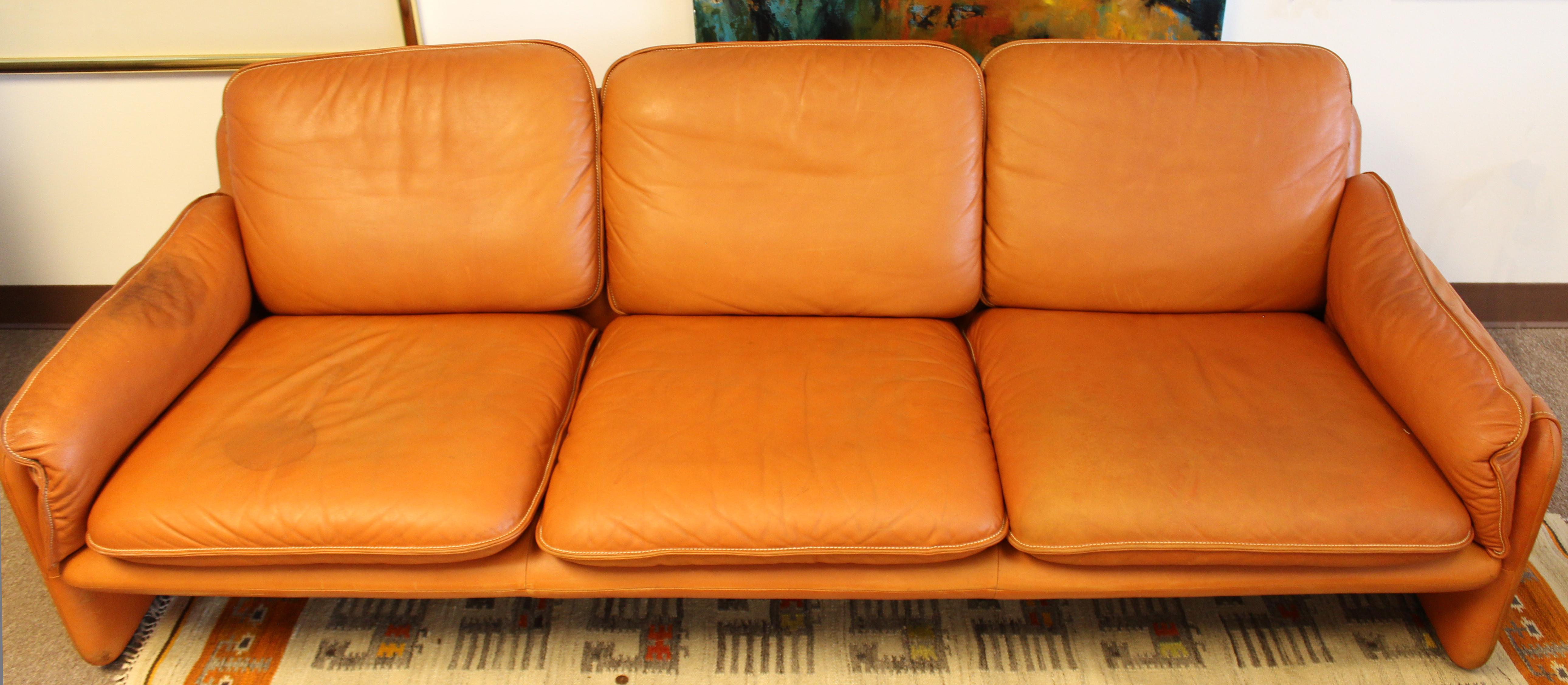 Mid-Century Modern Pair of Leather Sofa & Loveseat by De Sede, Switzerland 1970s In Good Condition In Keego Harbor, MI