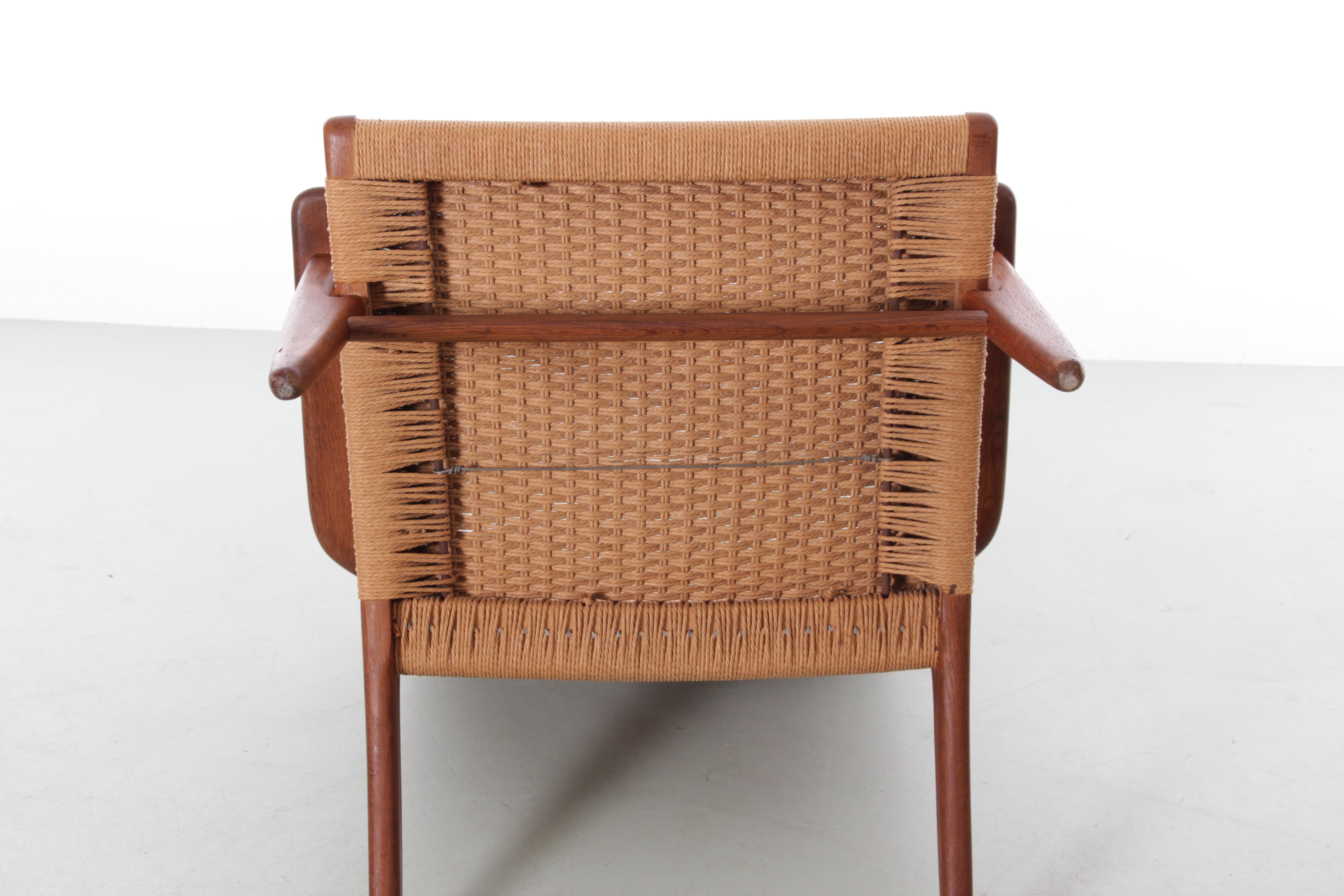 Mid-Century Modern Pair of Lounge Chair CH25 by Hans Wegner 3