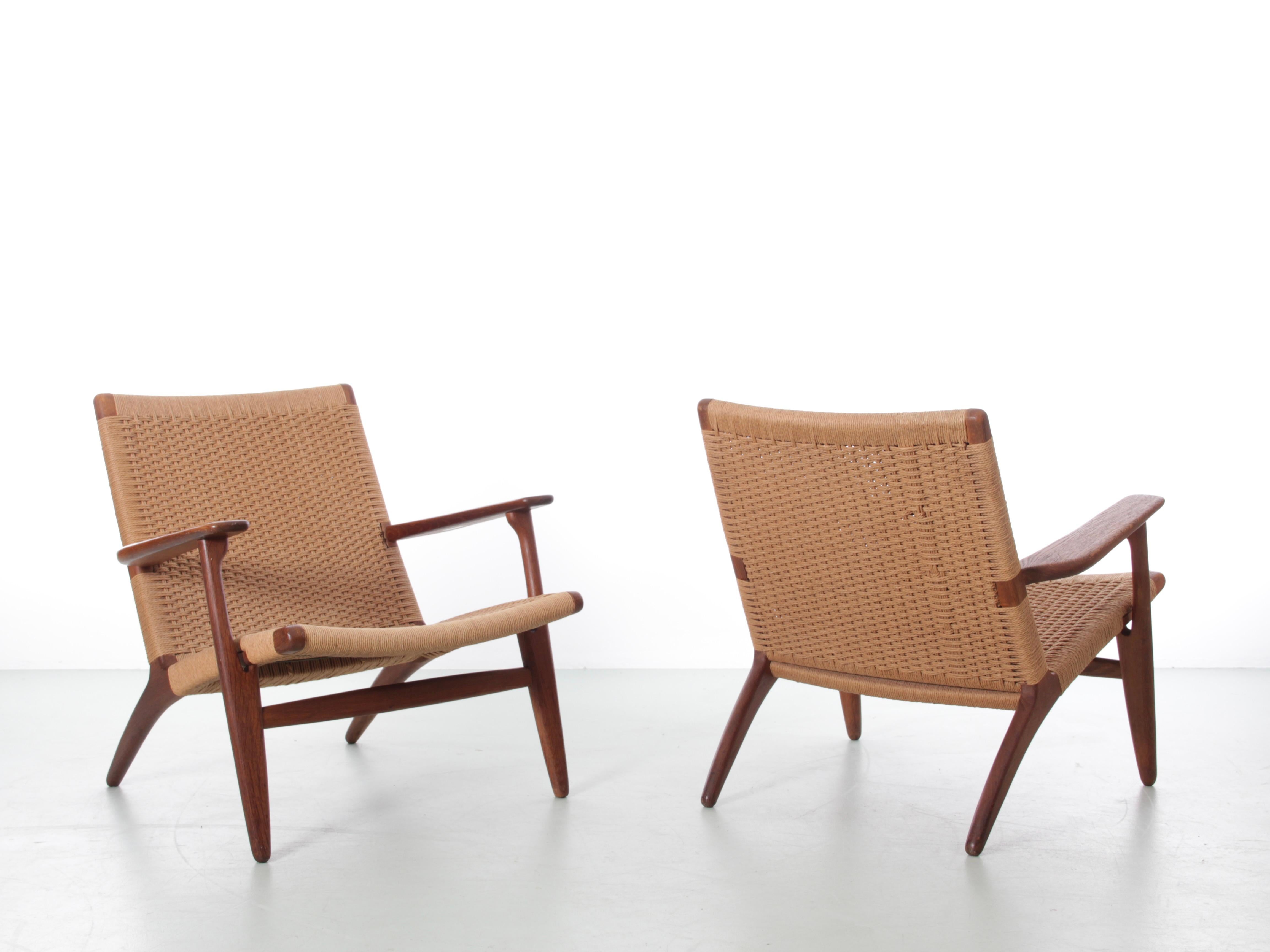 Scandinavian Modern Mid-Century Modern Pair of Lounge Chair CH25 by Hans Wegner