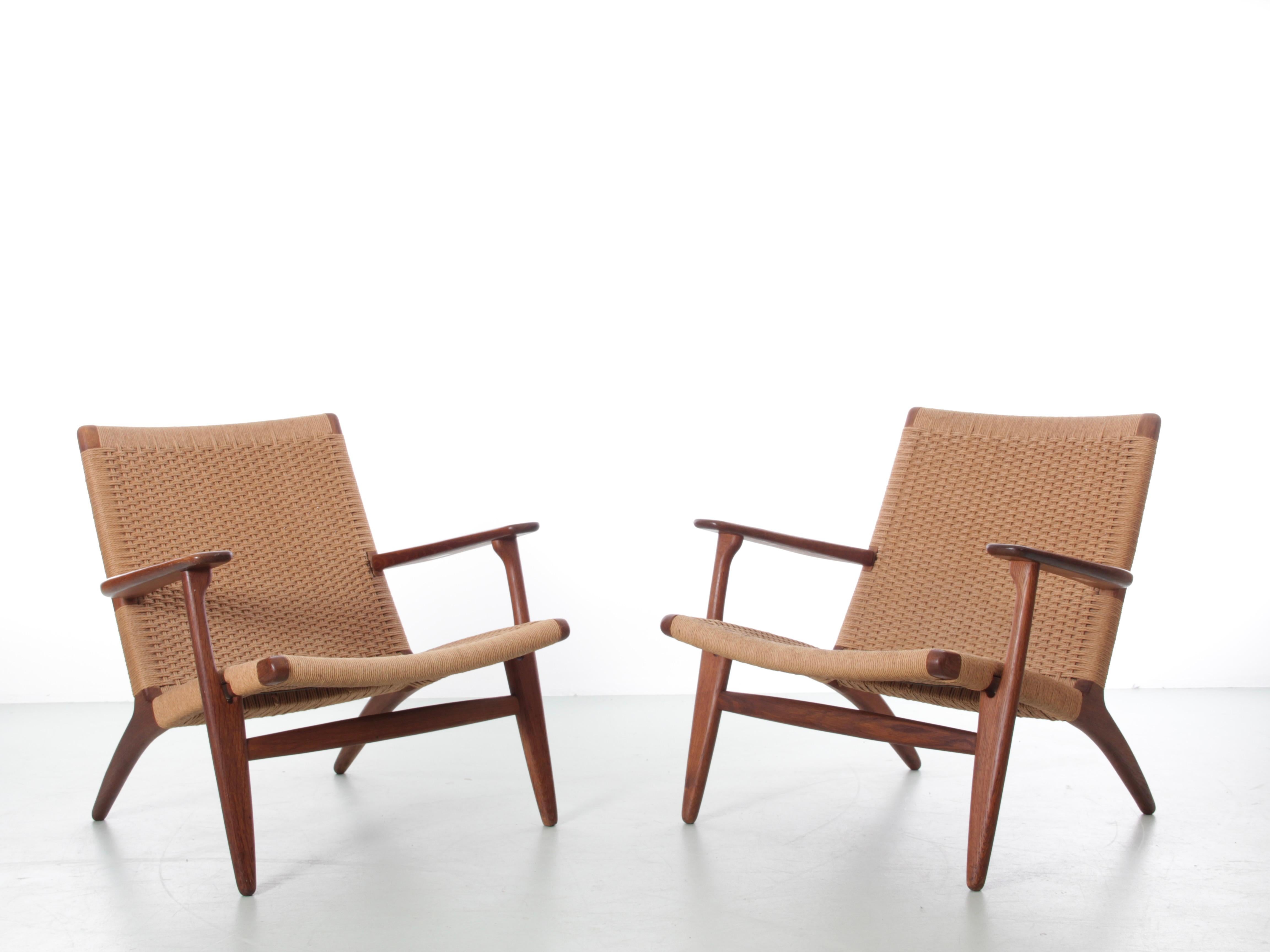 Danish Mid-Century Modern Pair of Lounge Chair CH25 by Hans Wegner