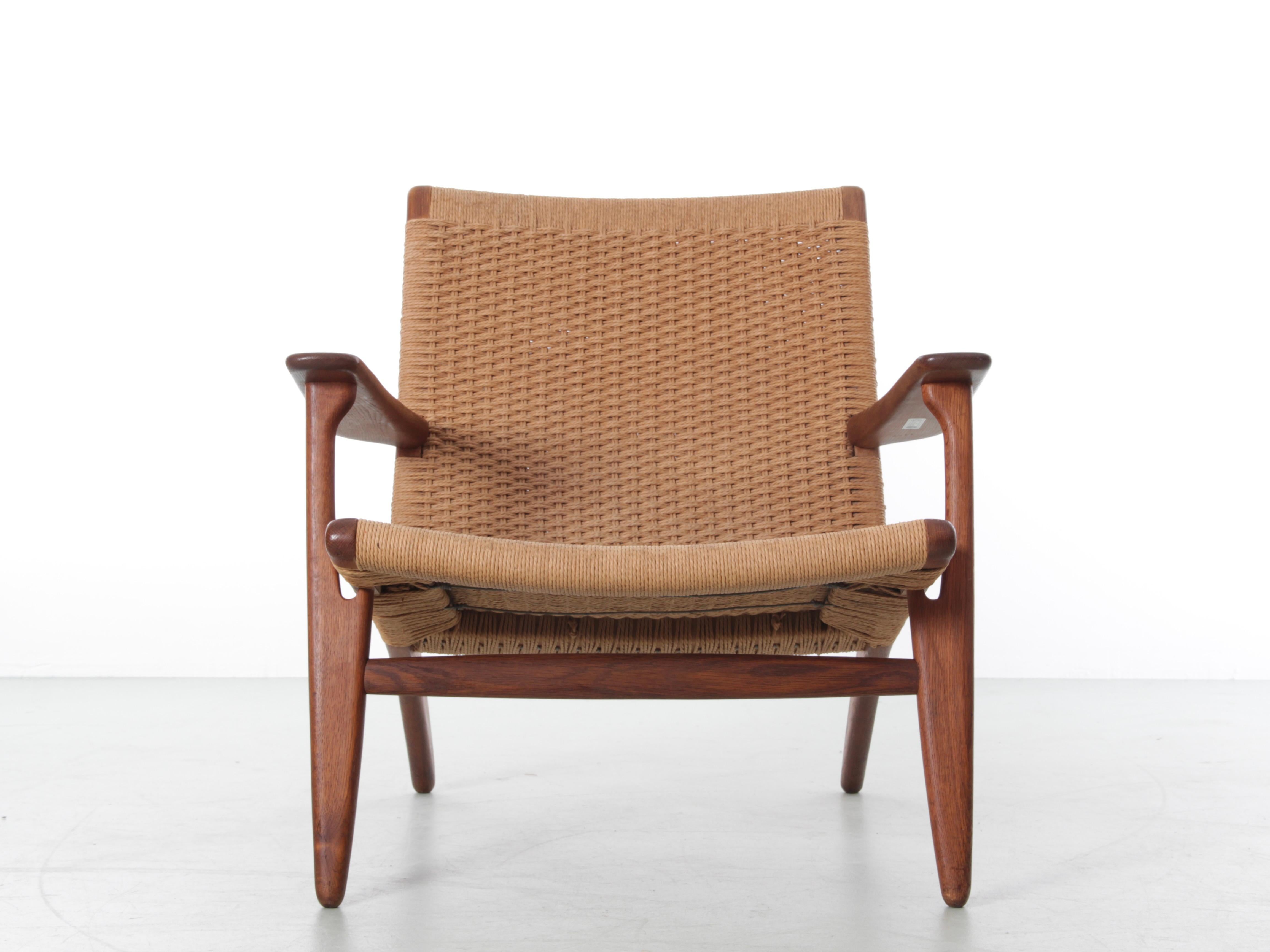 Mid-Century Modern Pair of Lounge Chair CH25 by Hans Wegner In Good Condition In Courbevoie, FR