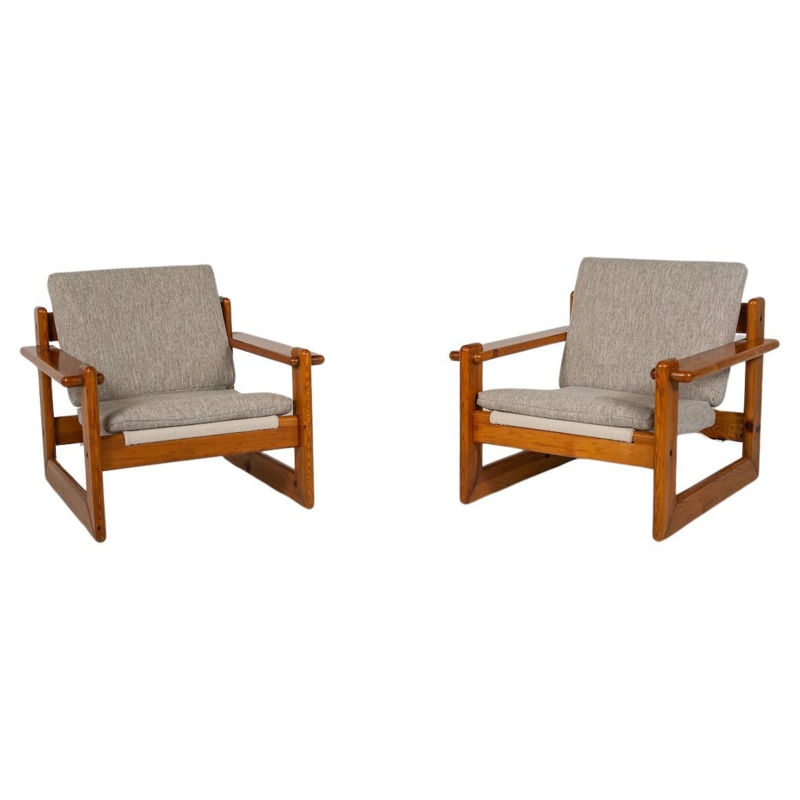 Mid-Century Modern Pair of Lounge Chairs, Wood and Fabric, Italy, 1970s For Sale