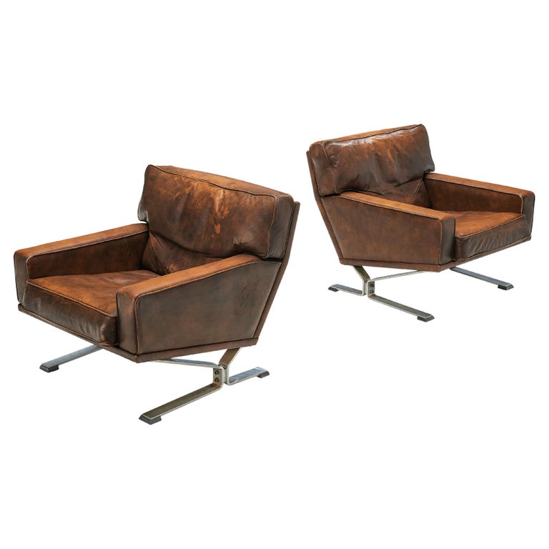 MidCentury Modern Pair of Lounge Chairs in Brown Leather For Sale at