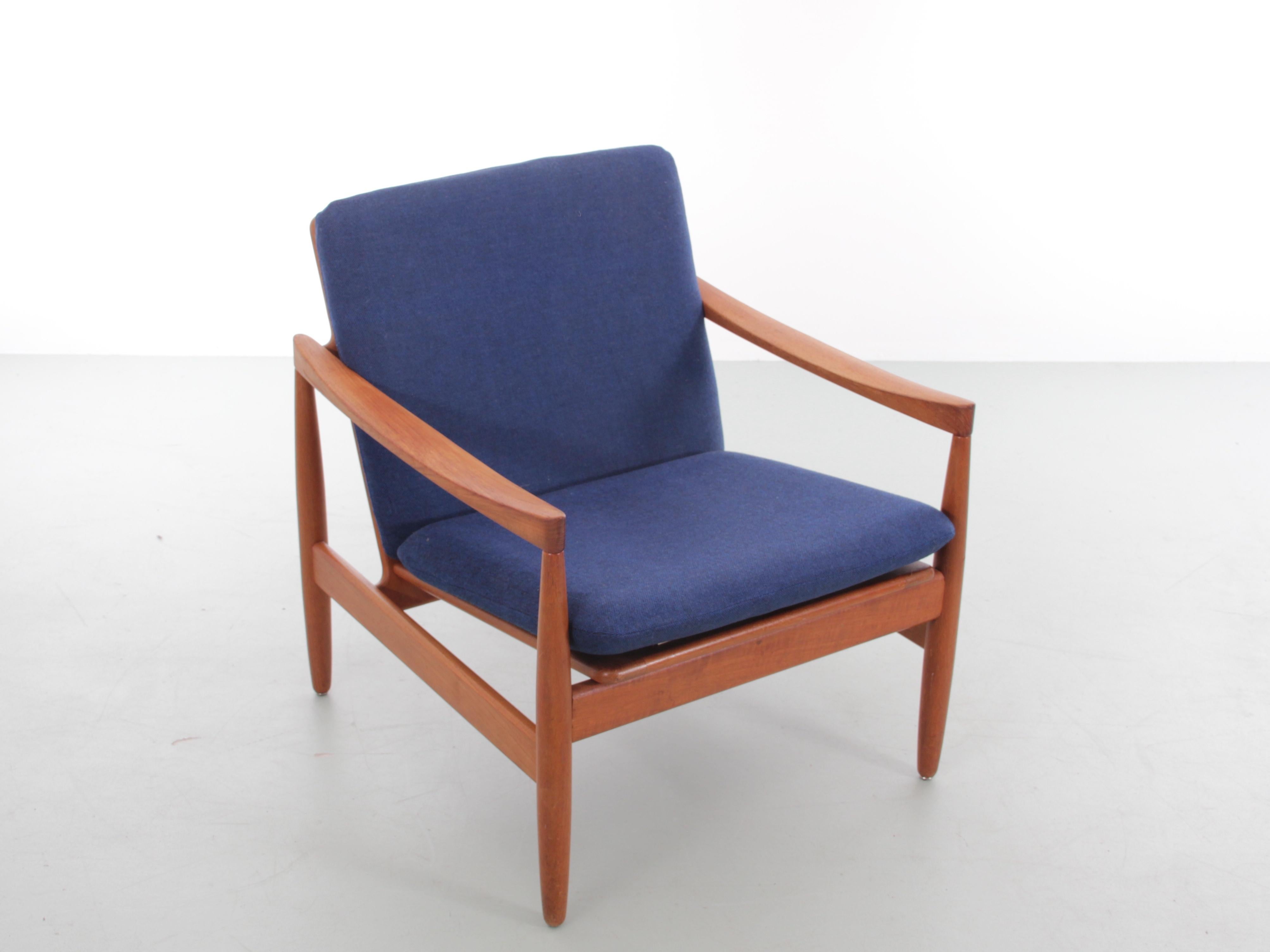 Milieu du XXe siècle Paire de fauteuils de salon en teck de style moderne du milieu du siècle dernier, par Skive Mbelfabrik en vente