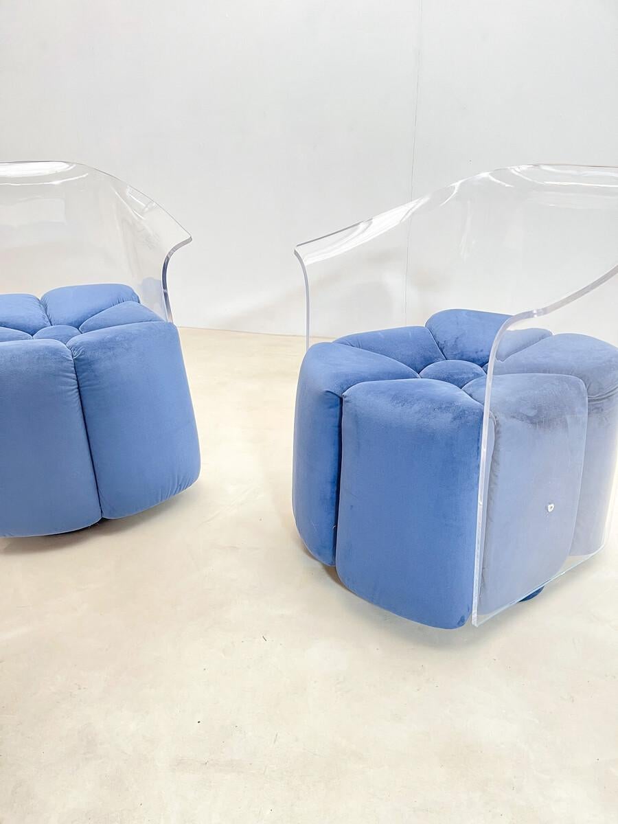 Mid-Century Modern Pair of Lucite Armchairs, Blue Velvet, Italy, 1970s In Good Condition For Sale In Brussels, BE