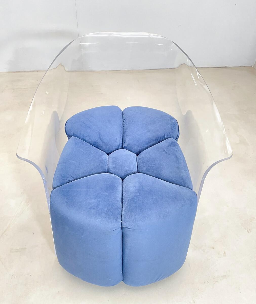 Late 20th Century Mid-Century Modern Pair of Lucite Armchairs, Blue Velvet, Italy, 1970s For Sale