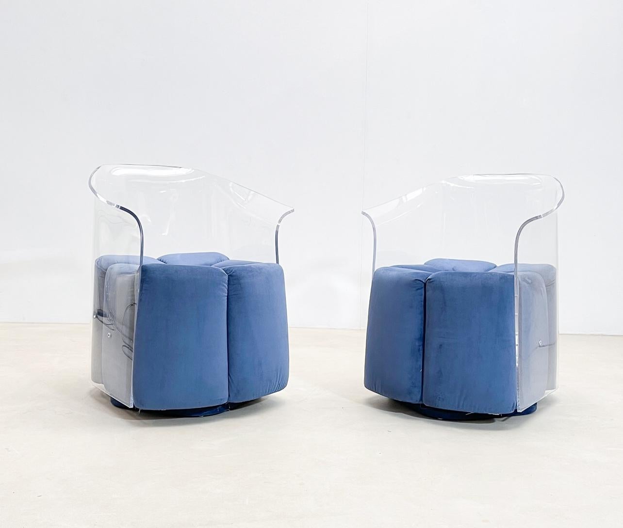 Mid-Century Modern Pair of Lucite Armchairs, Blue Velvet, Italy, 1970s For Sale 3