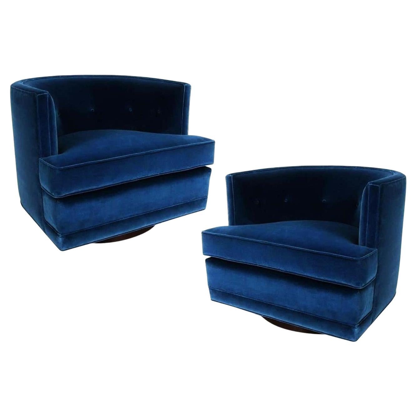 Mid-Century Modern Pair of Luxurious Blue Velvet Swivel Lounge Chairs