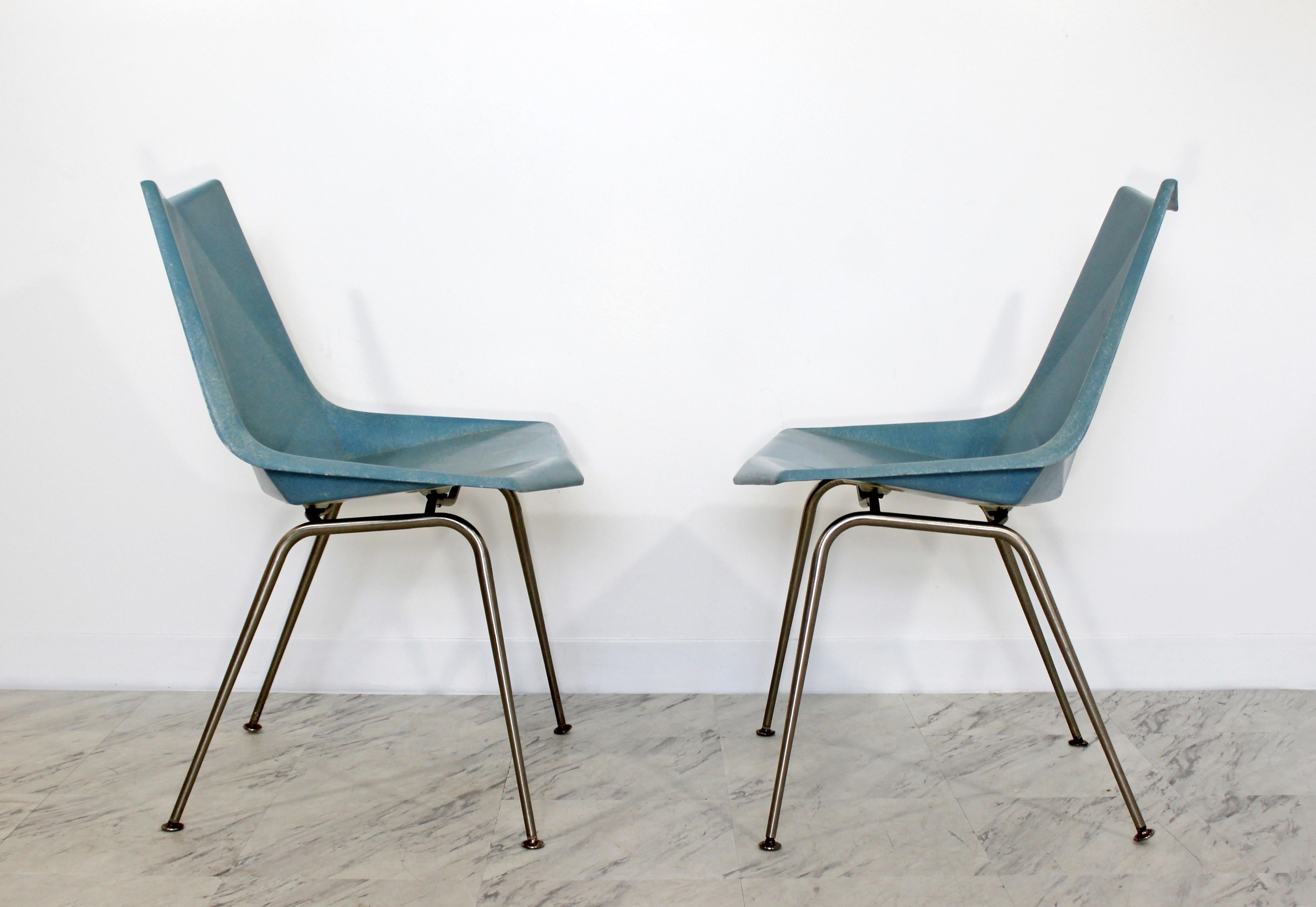 American Mid-Century Modern Pair of Molded Fiberglass Origami Side Chairs by Paul McCobb