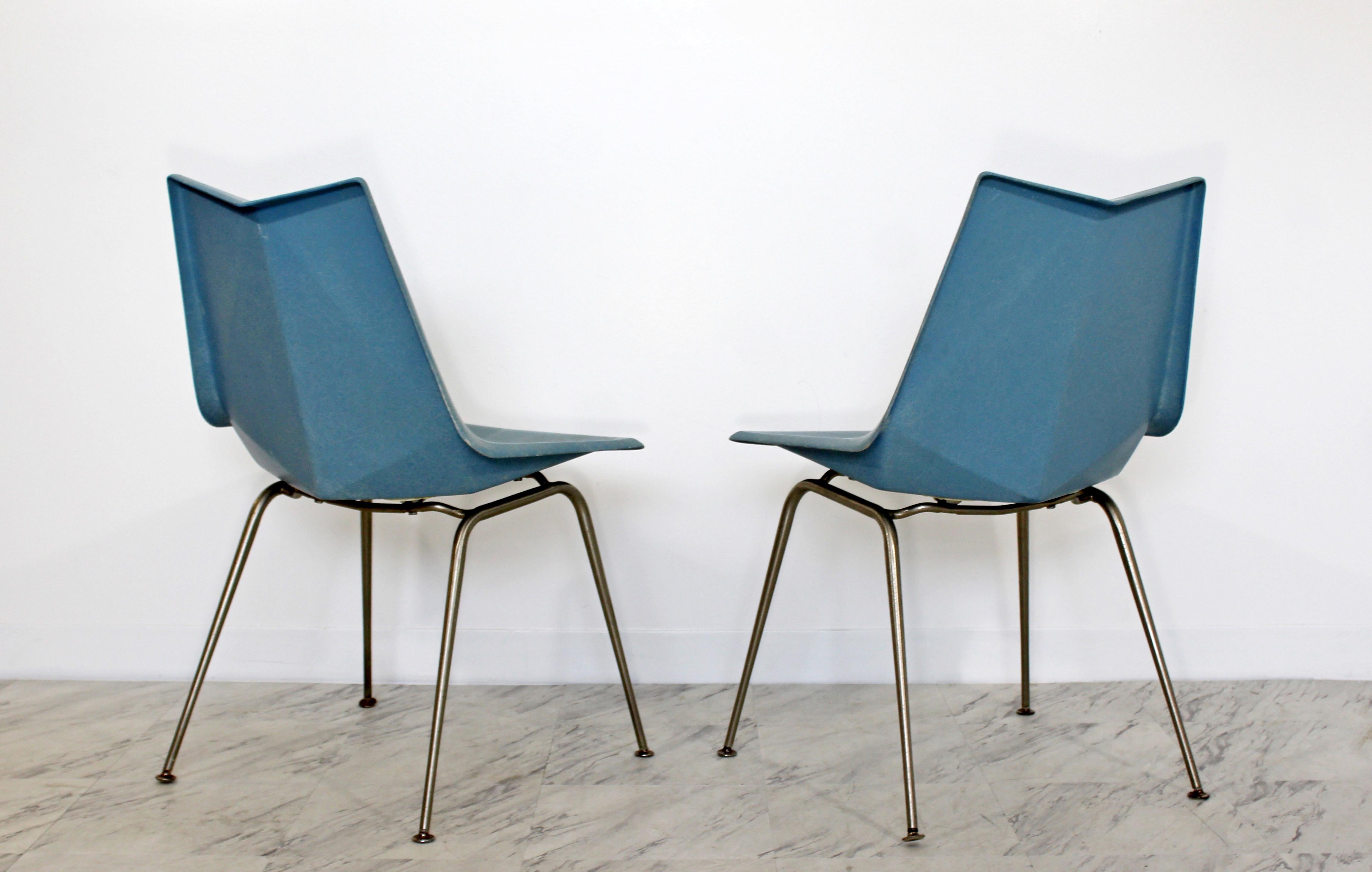 Mid-Century Modern Pair of Molded Fiberglass Origami Side Chairs by Paul McCobb In Good Condition In Keego Harbor, MI