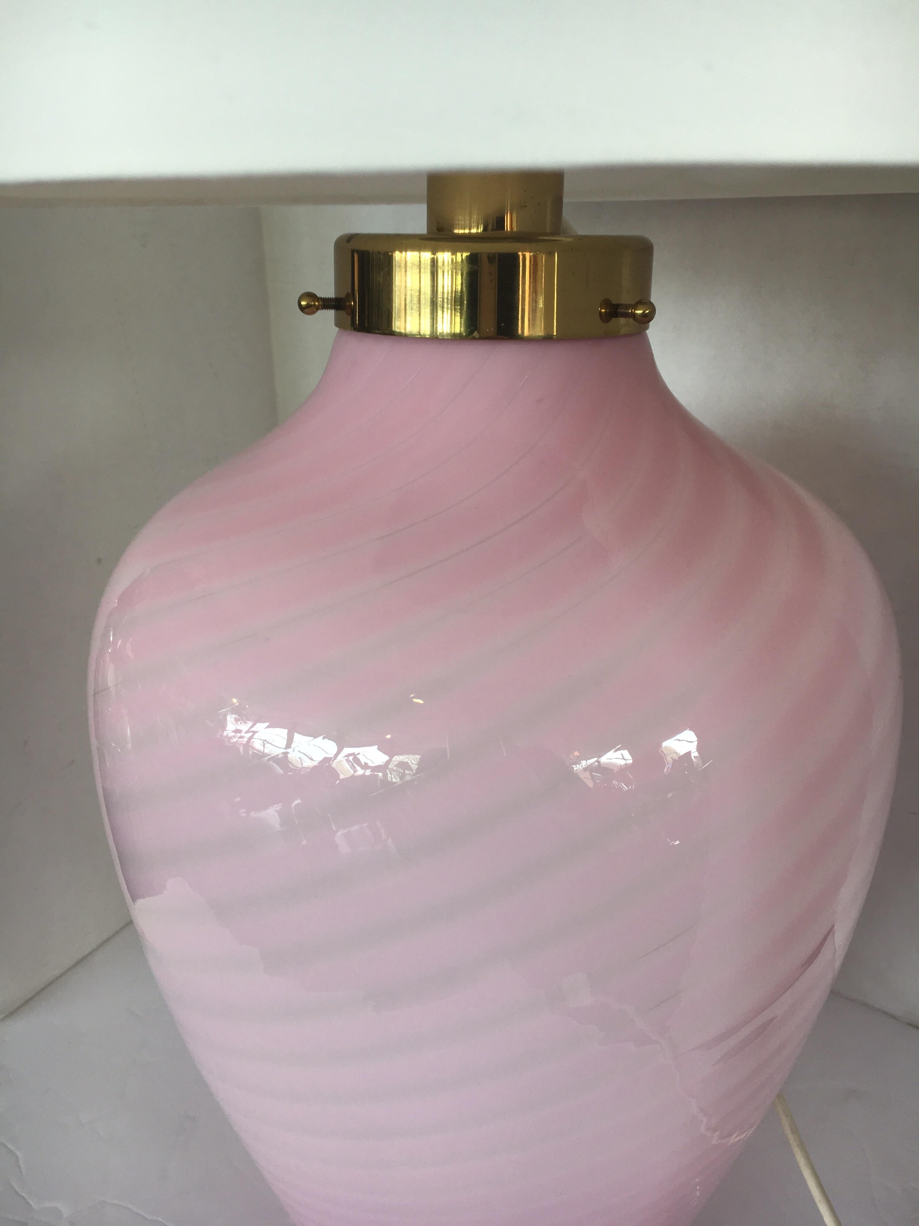 Mid-Century Modern Pair of Murano Glass Pink Swirl Table Lamps Made in Italy 2