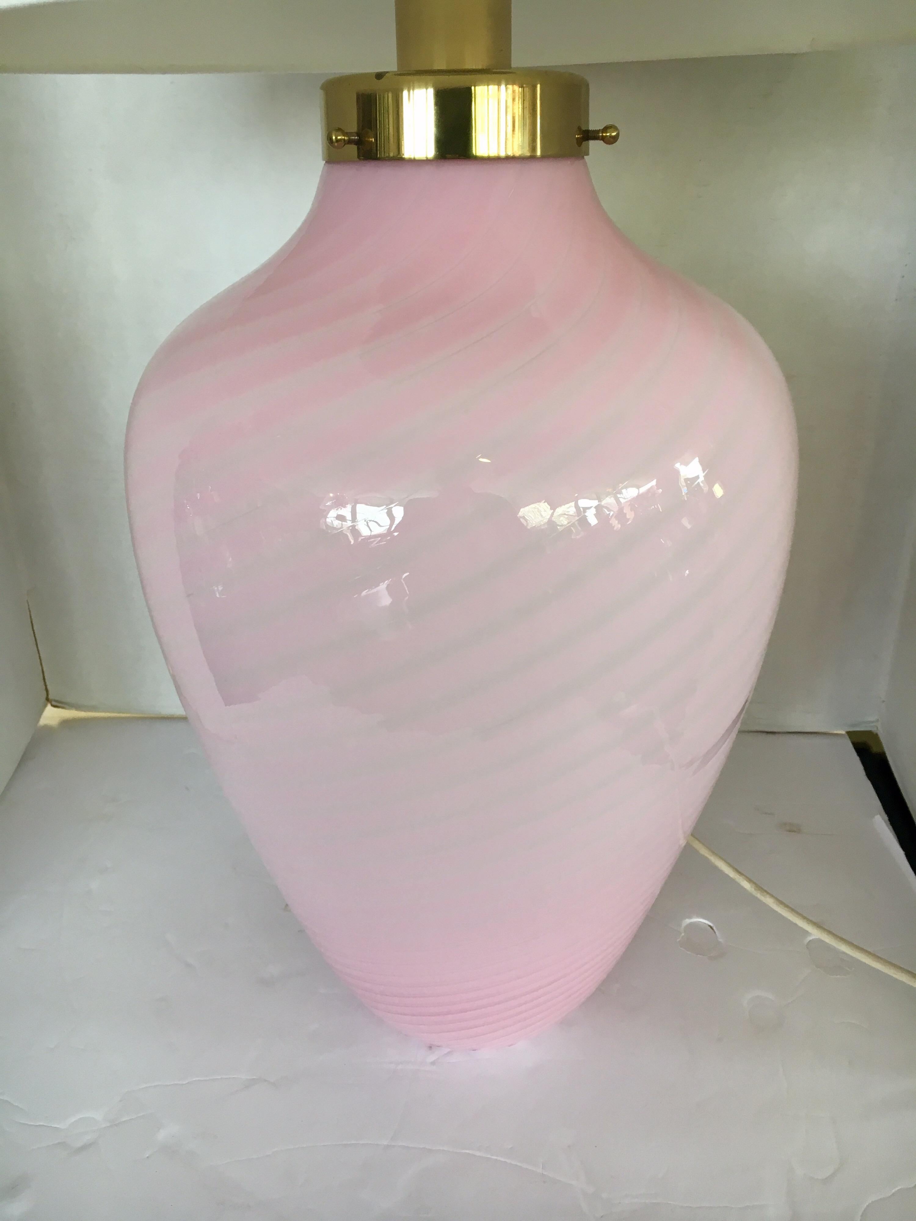 Mid-Century Modern Pair of Murano Glass Pink Swirl Table Lamps Made in Italy 3
