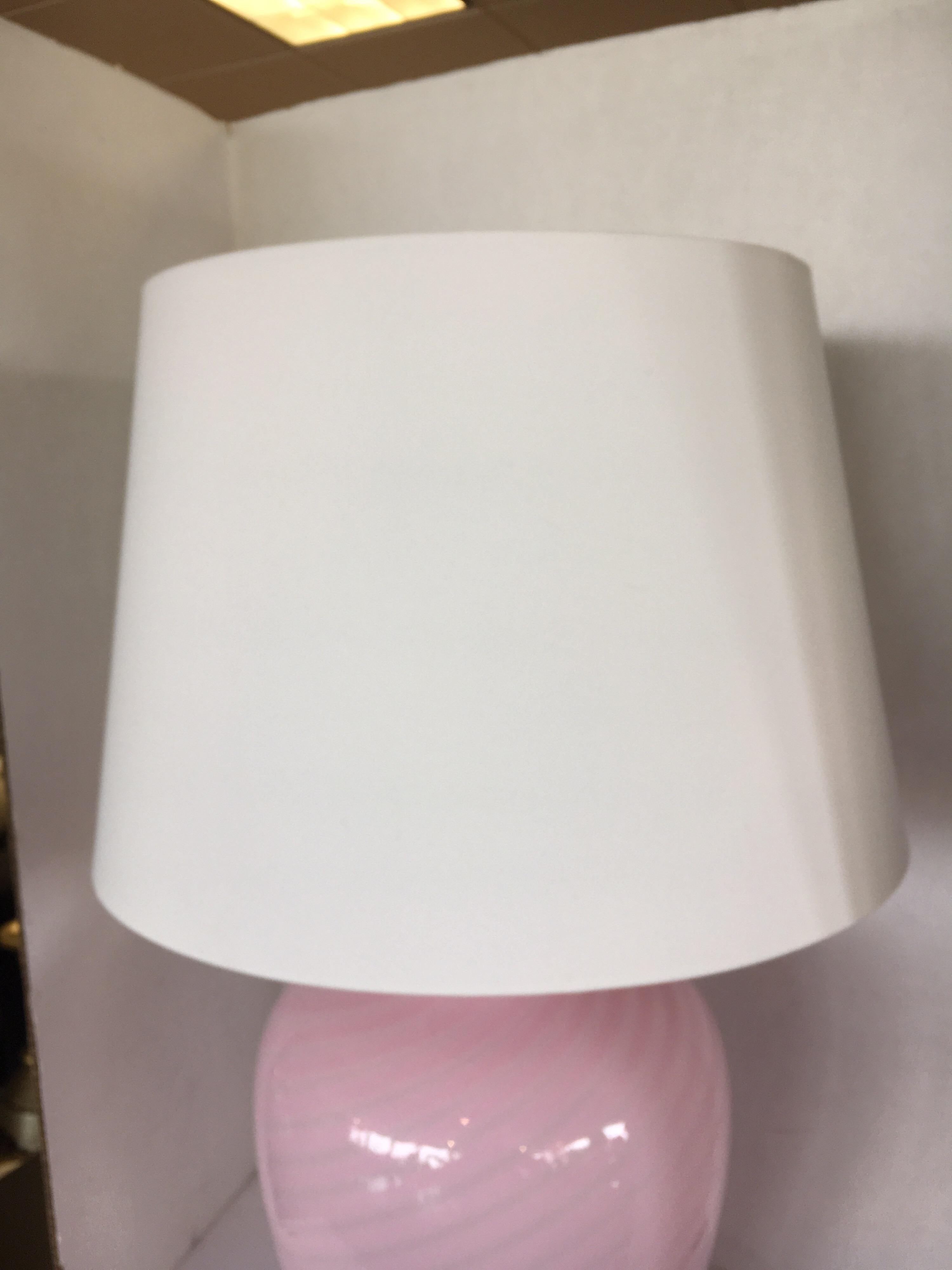 Mid-Century Modern Pair of Murano Glass Pink Swirl Table Lamps Made in Italy 5