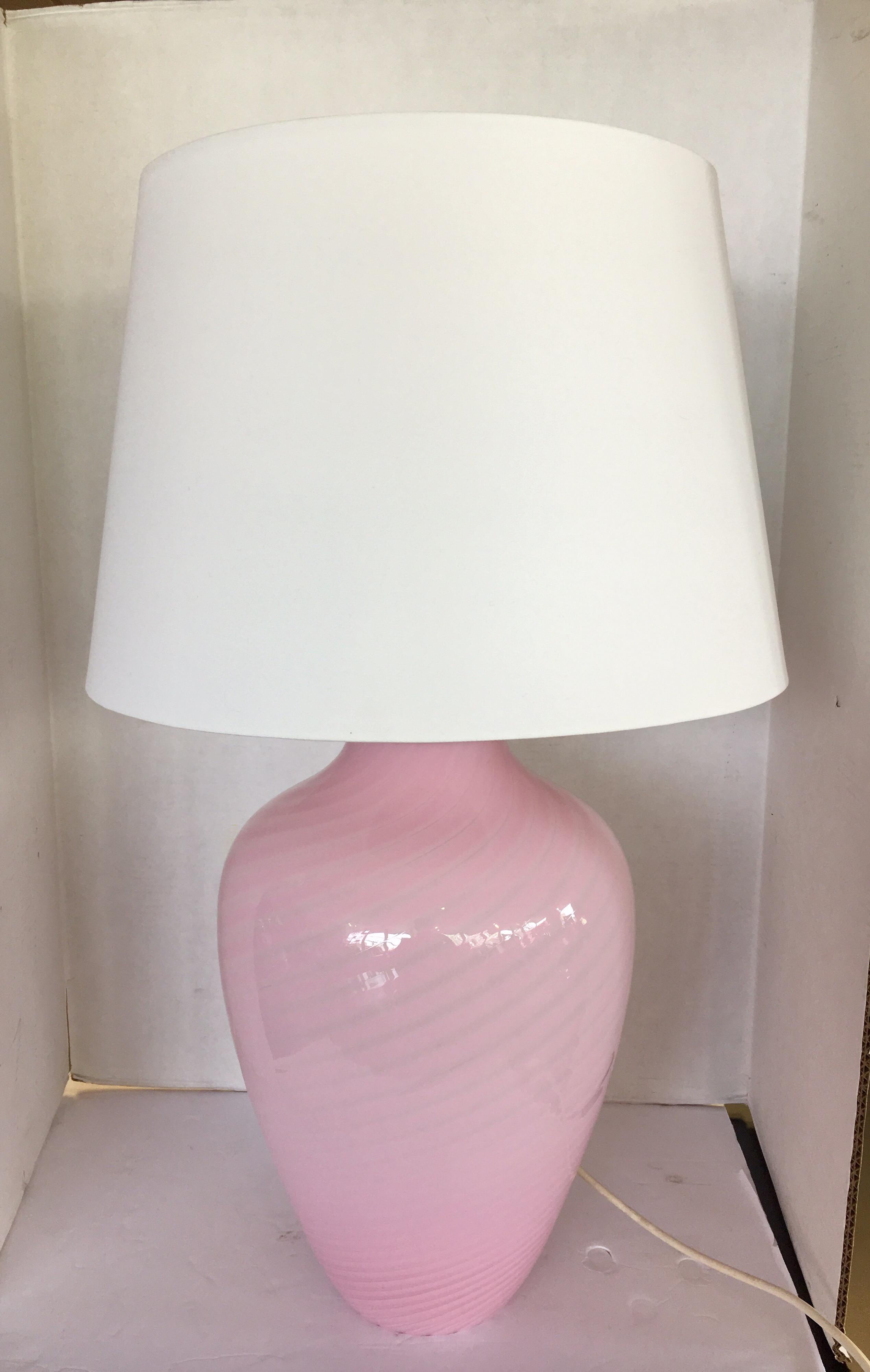 Late 20th Century Mid-Century Modern Pair of Murano Glass Pink Swirl Table Lamps Made in Italy