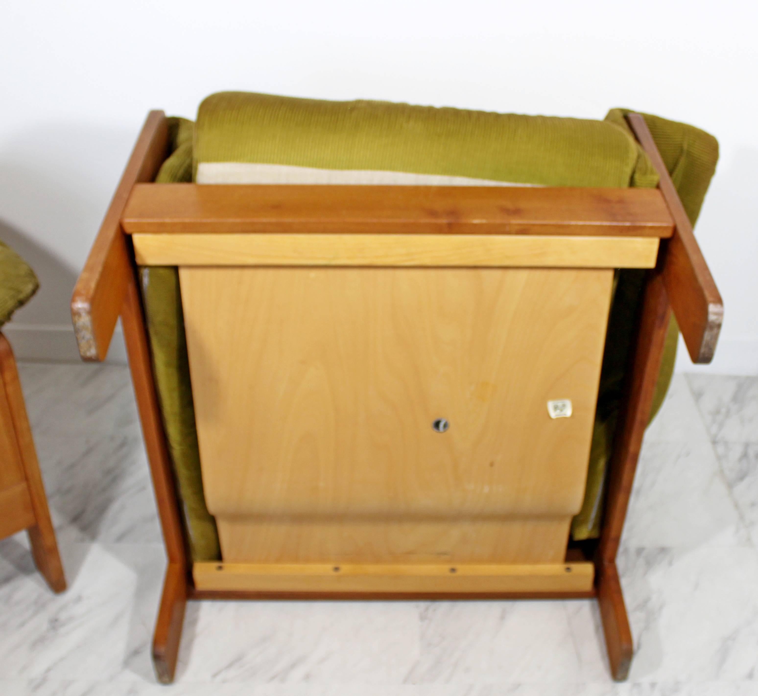 Mid-Century Modern Pair of N. Eilersen Danish Lounge Chairs, 1960s 5