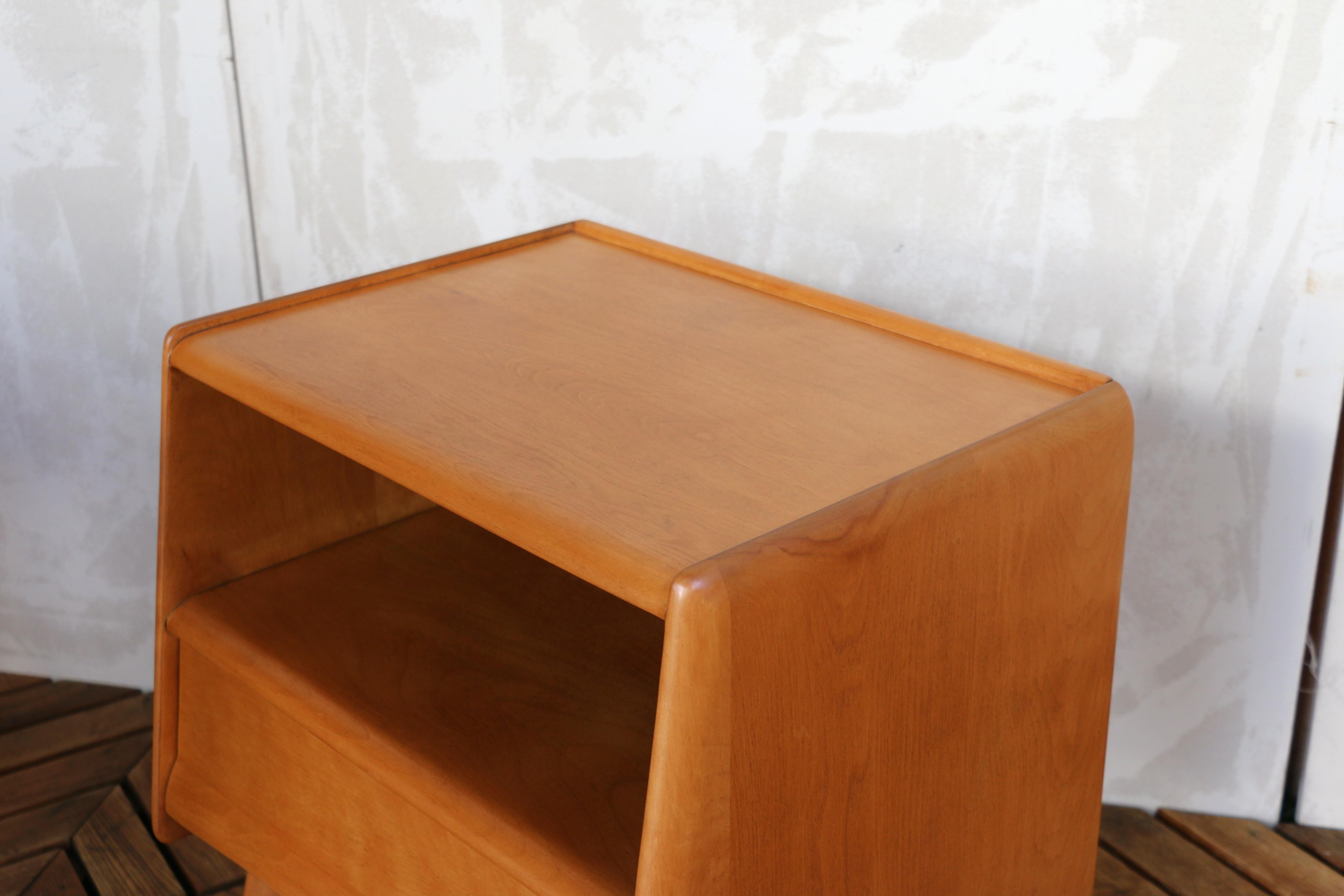 Paire de tables de nuit modernes du milieu du siècle par Heywood Wakefield, Circa 1950s en vente 3