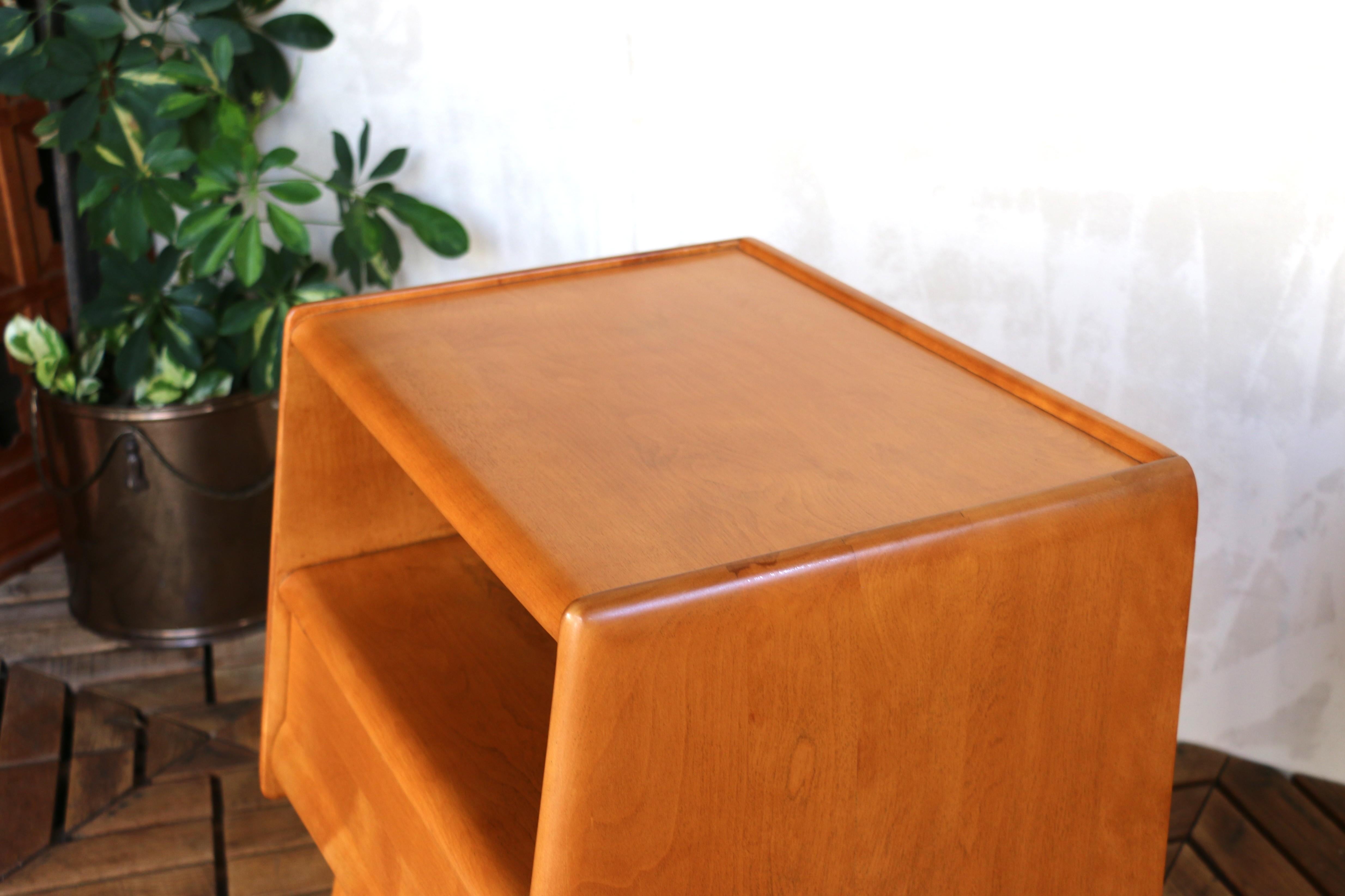 Paire de tables de nuit modernes du milieu du siècle par Heywood Wakefield, Circa 1950s en vente 4
