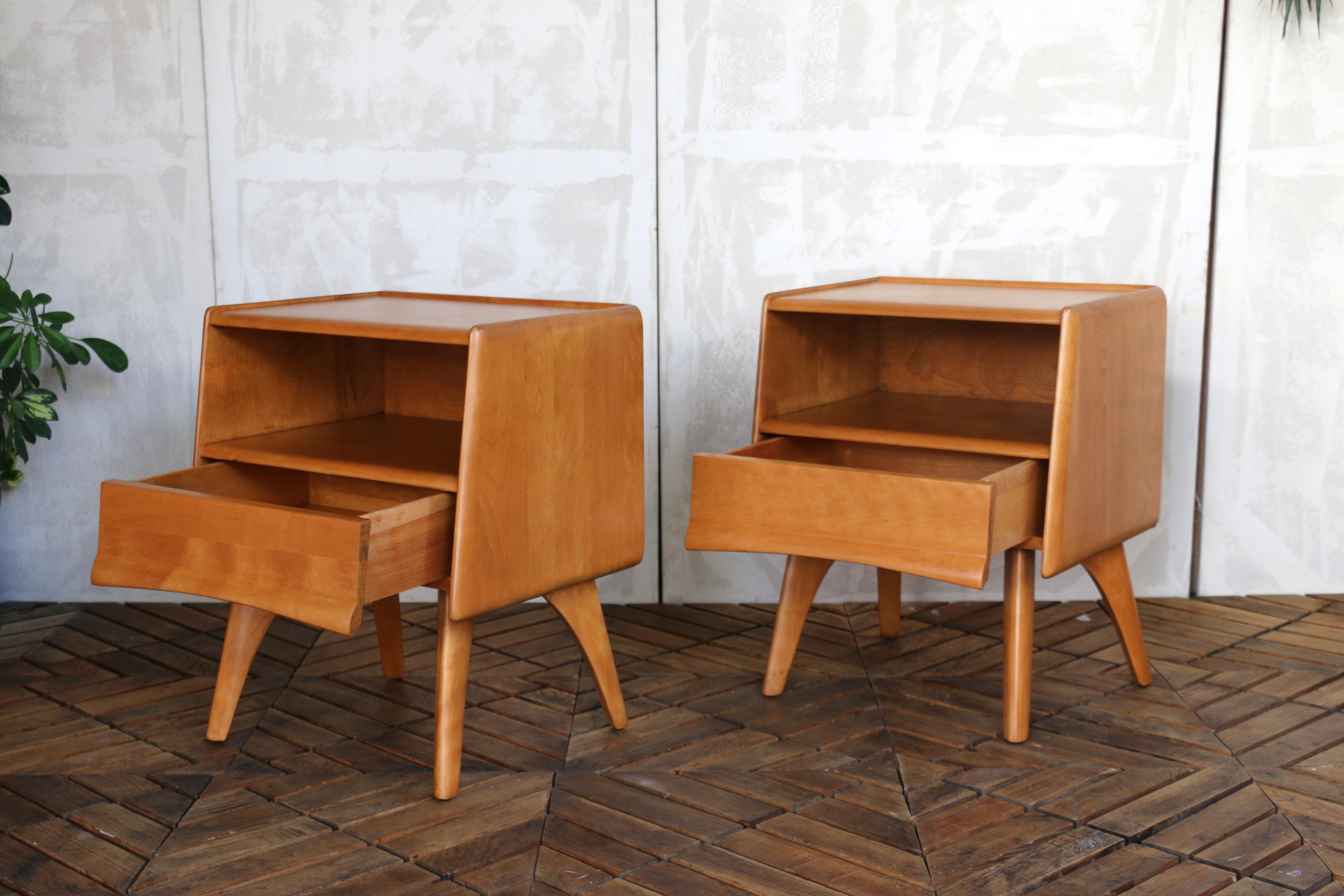 Paire de tables de nuit modernes du milieu du siècle par Heywood Wakefield, Circa 1950s en vente 6
