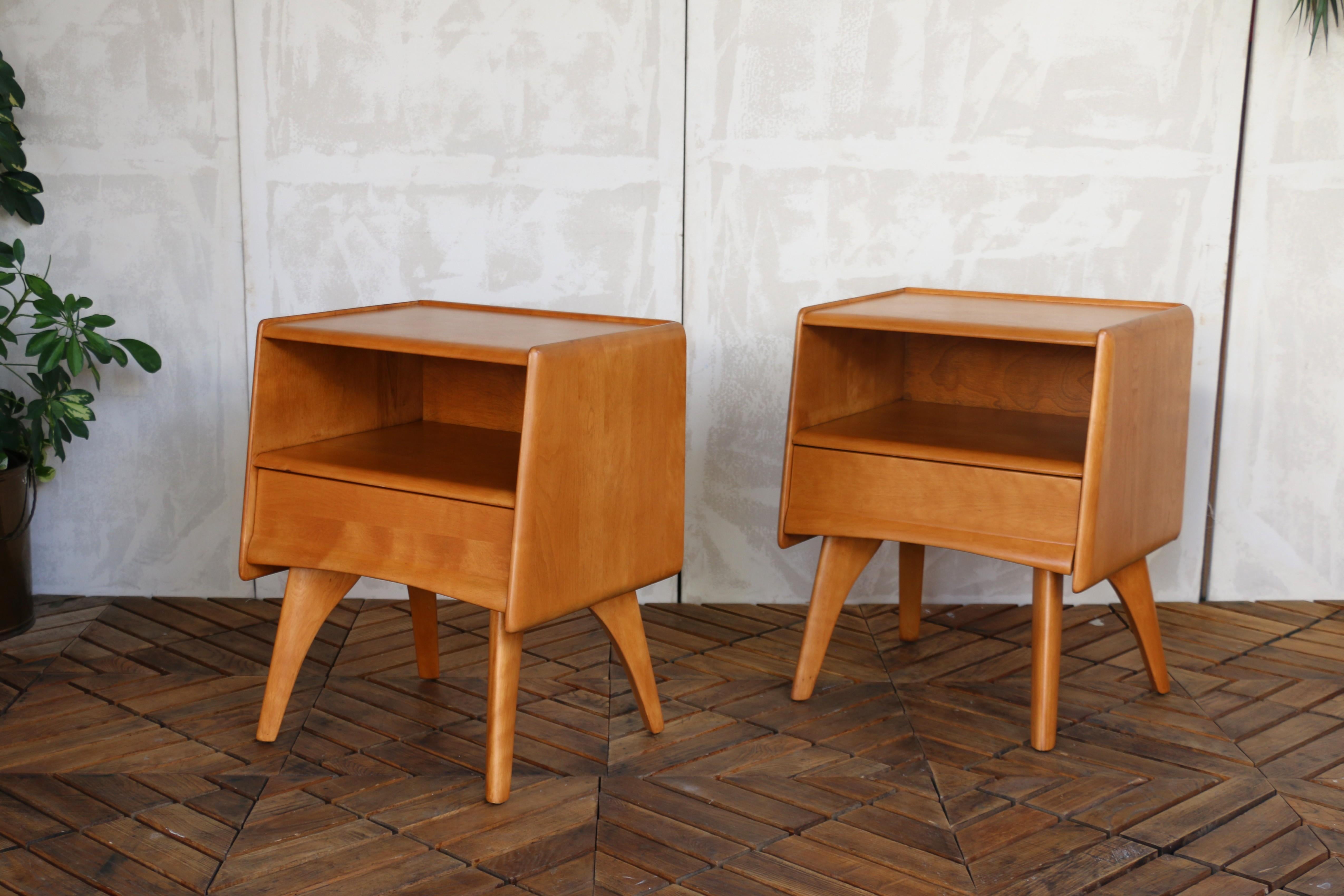 Paire de tables de nuit modernes du milieu du siècle par Heywood Wakefield, Circa 1950s en vente 8