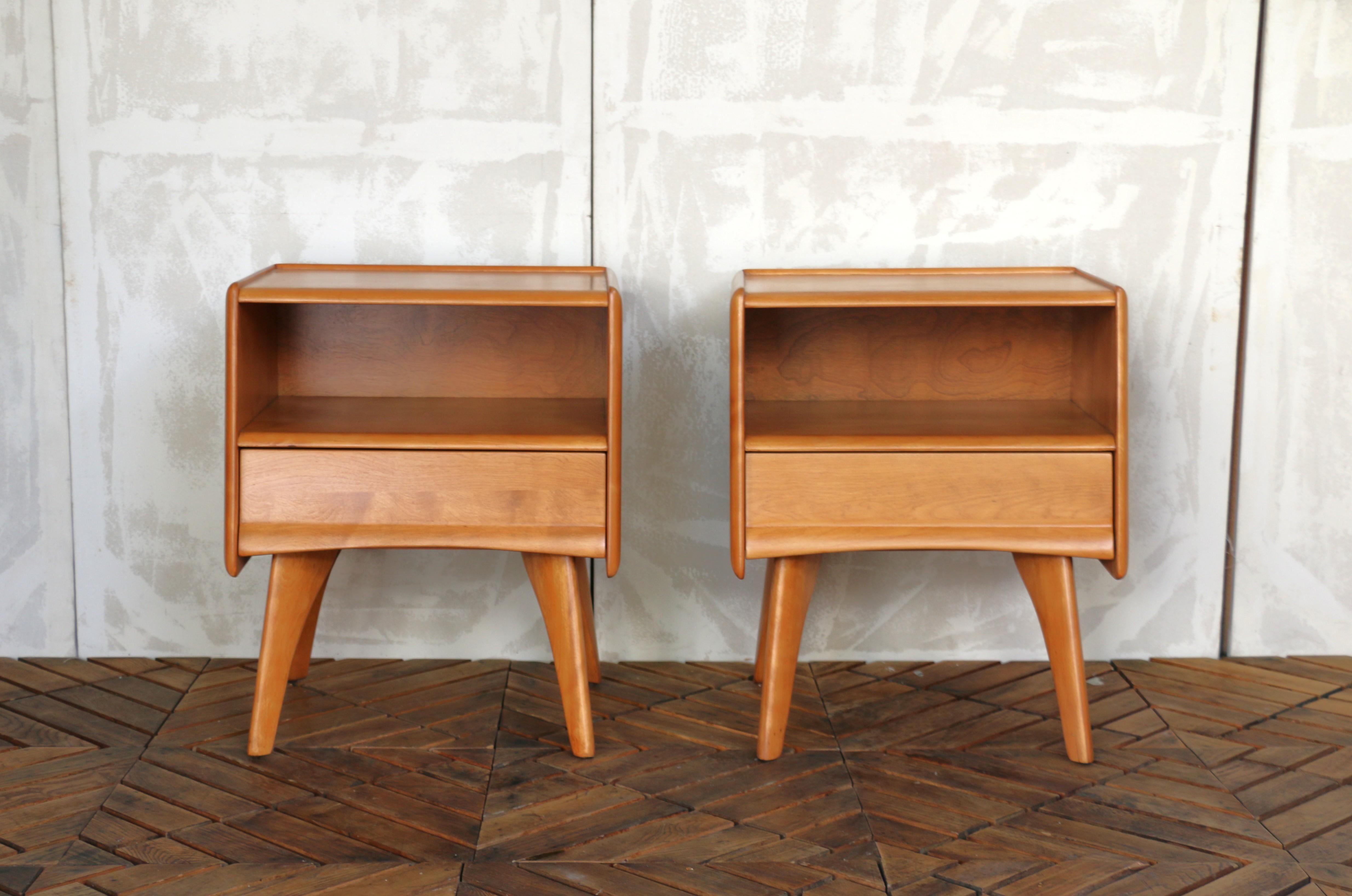 Paire de tables de nuit modernes du milieu du siècle par Heywood Wakefield, Circa 1950s en vente 12